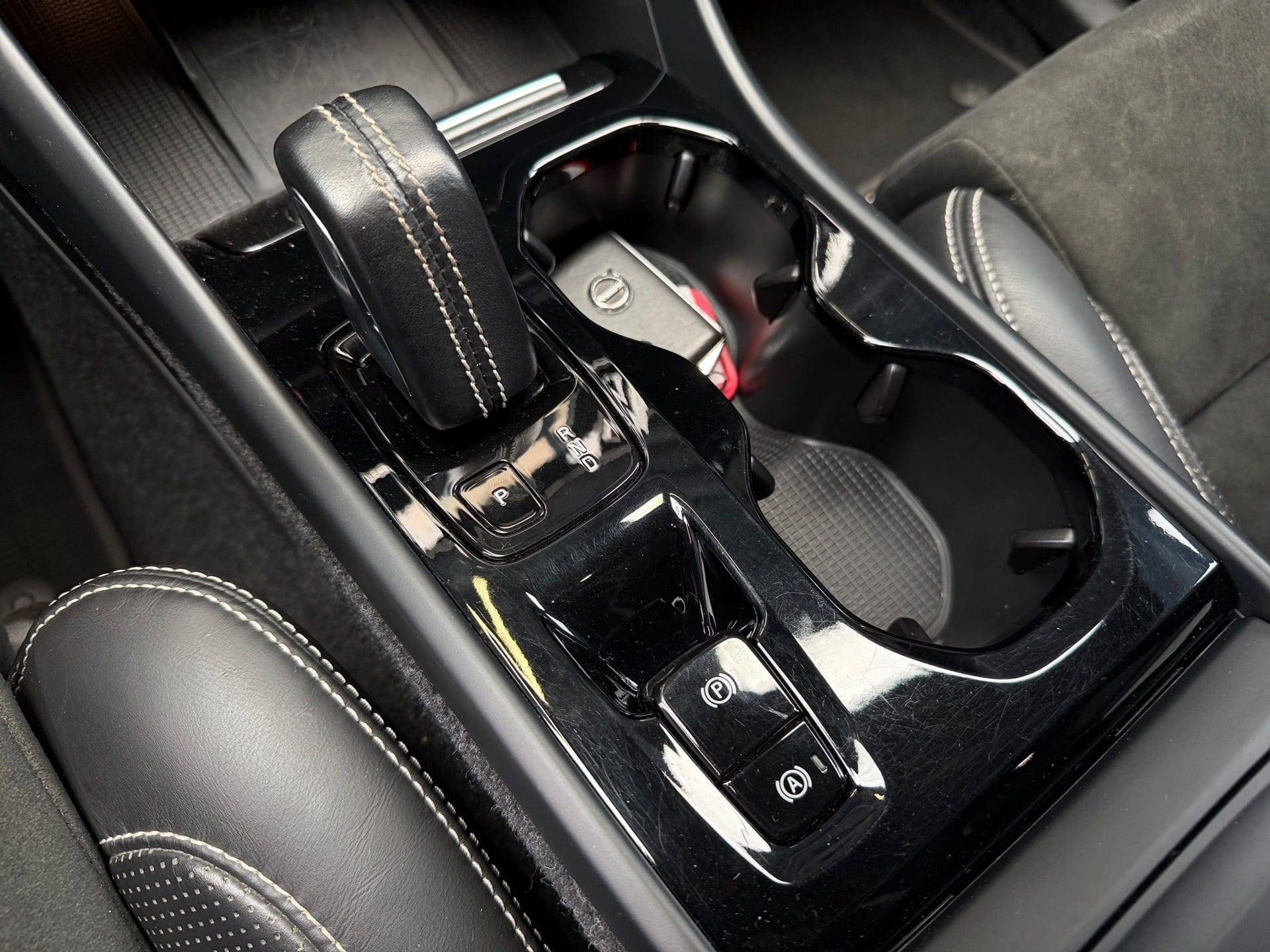 VOLVO XC40 2.0 T5 GASOLINA R-DESIGN AWD GEARTRONIC 2019/2020 - Foto 7