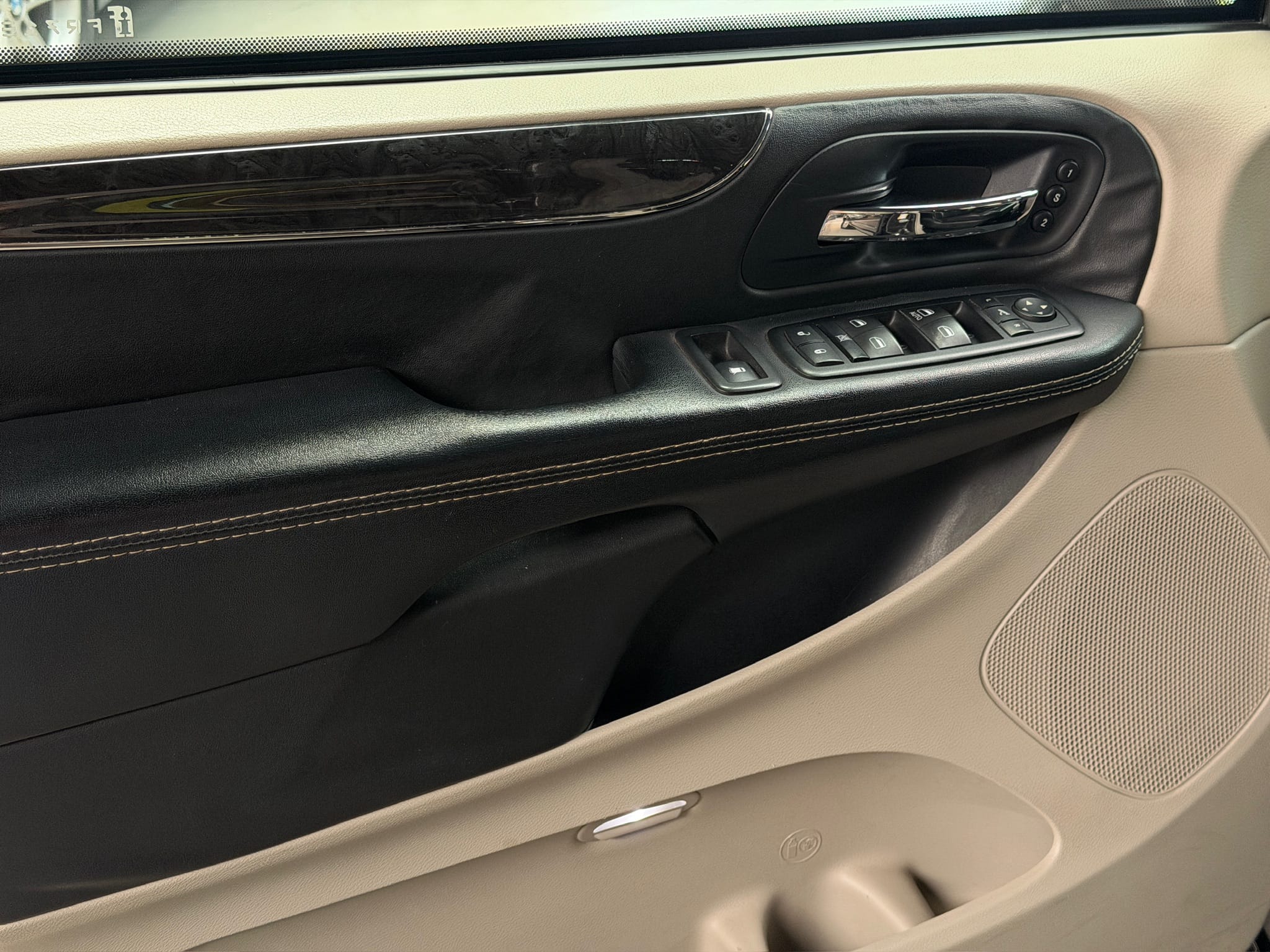 CHRYSLER TOWN & COUNTRY 3.6 LIMITED V6 24V GASOLINA 4P AUTOMÁTICO 2015/2015 - Foto 10