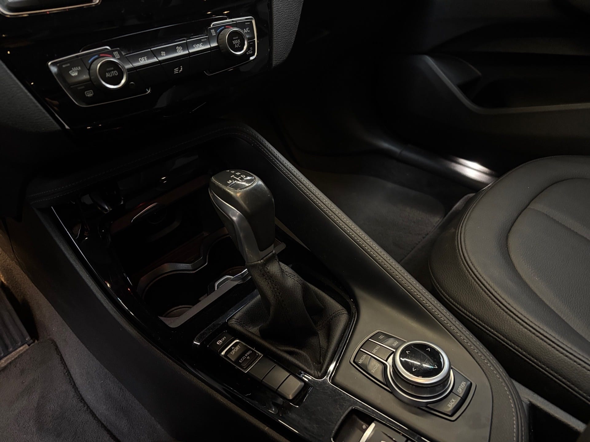 BMW X1 2.0 16V TURBO ACTIVEFLEX SDRIVE20I X-LINE 4P AUTOMÁTICO 2016/2017 - Foto 14