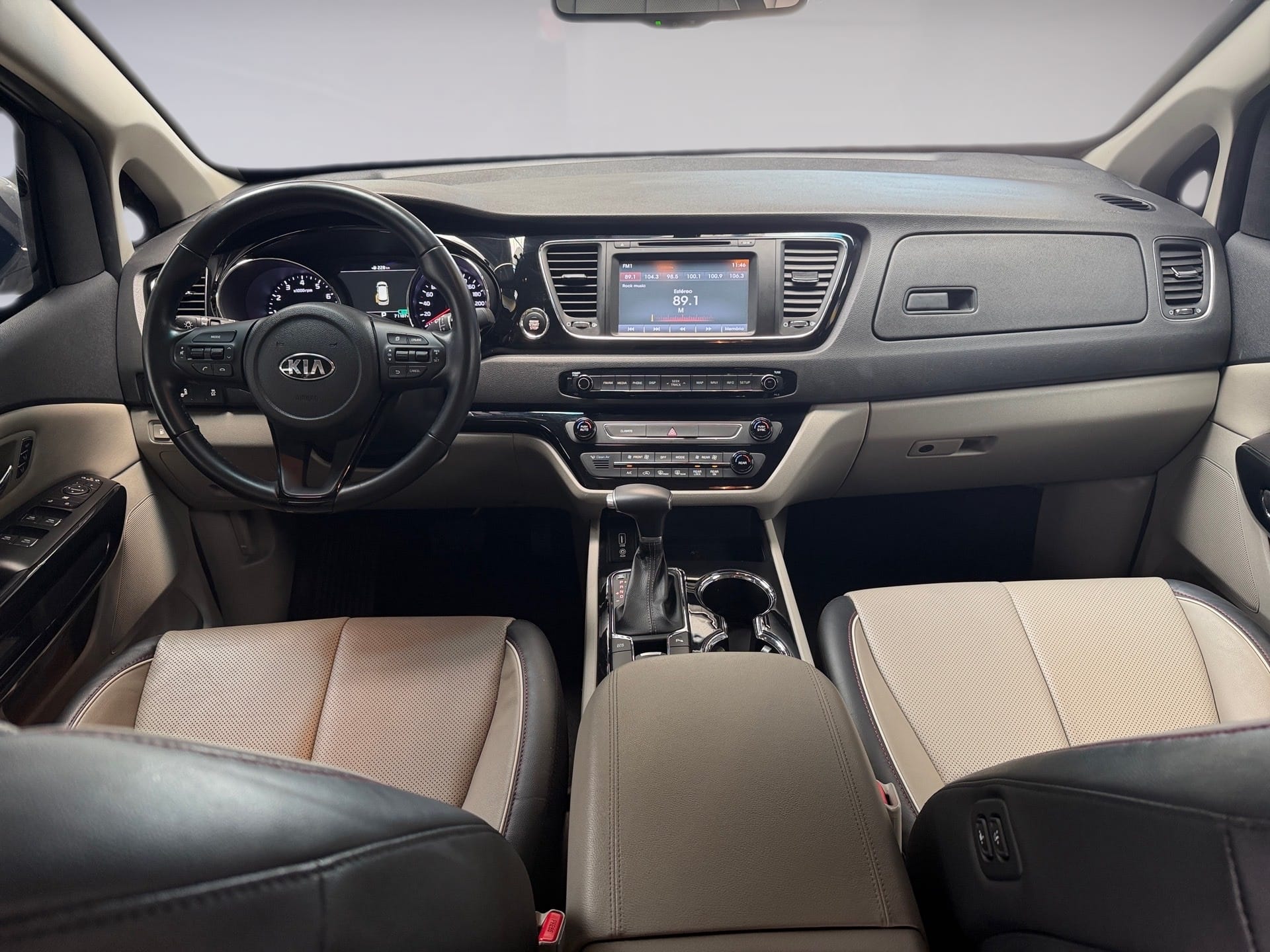 KIA Grand Carnival Grand Carnival EX 3.3 V6 24V 270cv Aut. 2019/2020 - Foto 13