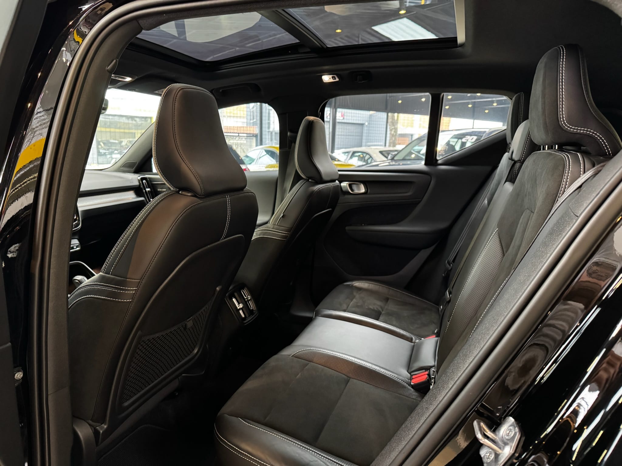 VOLVO XC40 2.0 T5 GASOLINA R-DESIGN AWD GEARTRONIC 2019/2020 - Foto 7