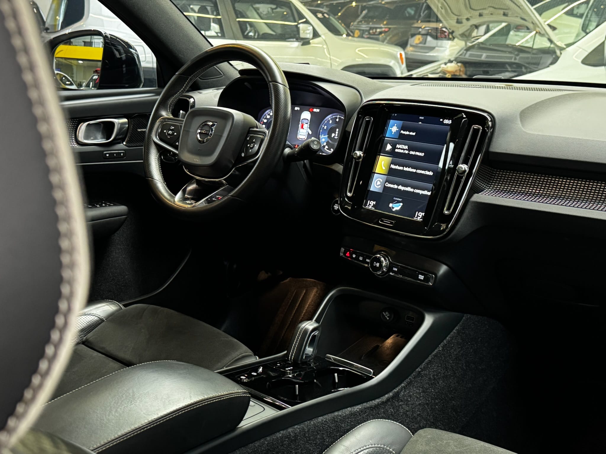 VOLVO XC40 2.0 T5 GASOLINA R-DESIGN AWD GEARTRONIC 2019/2020 - Foto 6