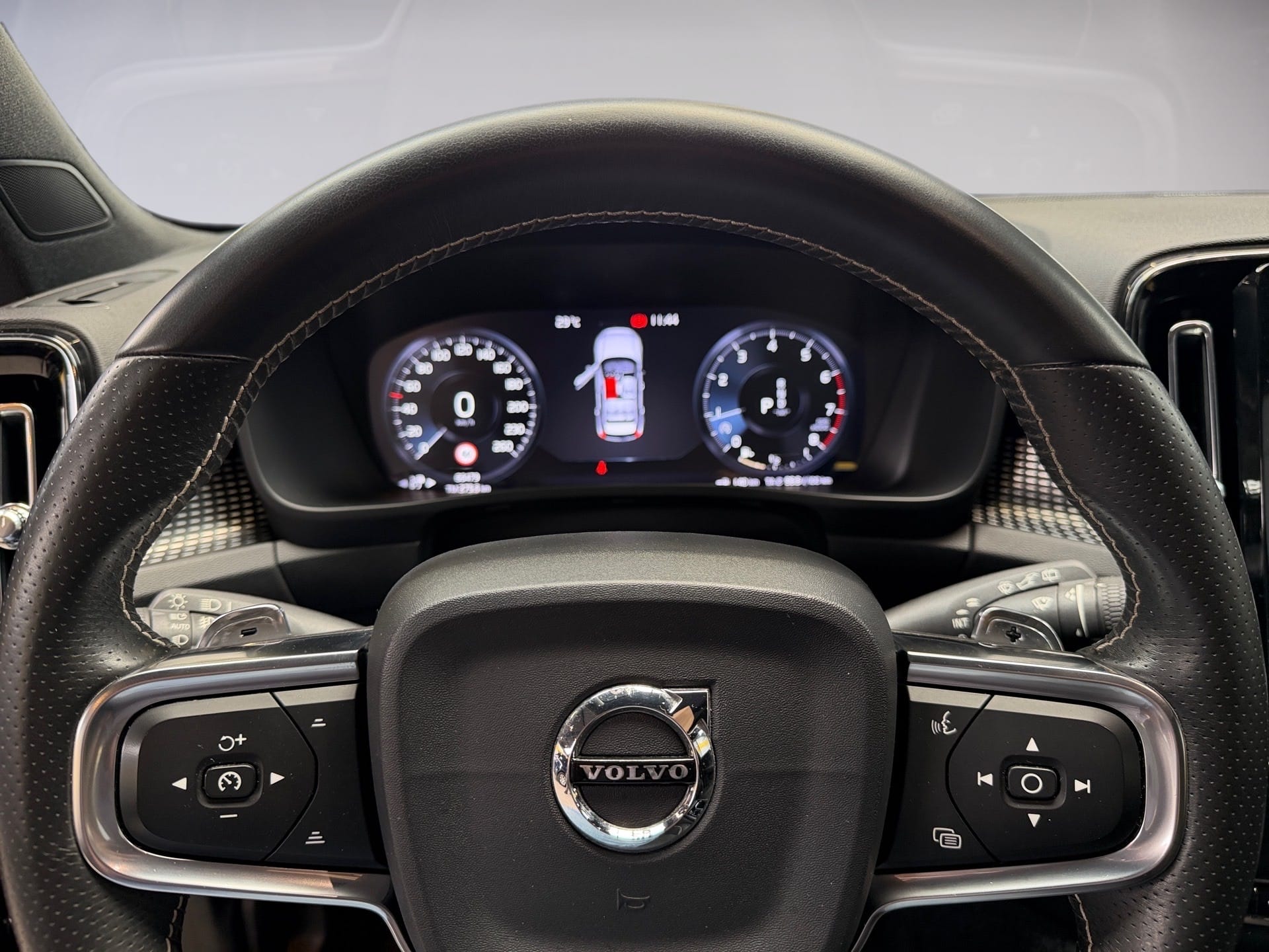 VOLVO XC40 2.0 T5 GASOLINA R-DESIGN AWD GEARTRONIC 2019/2020 - Foto 15