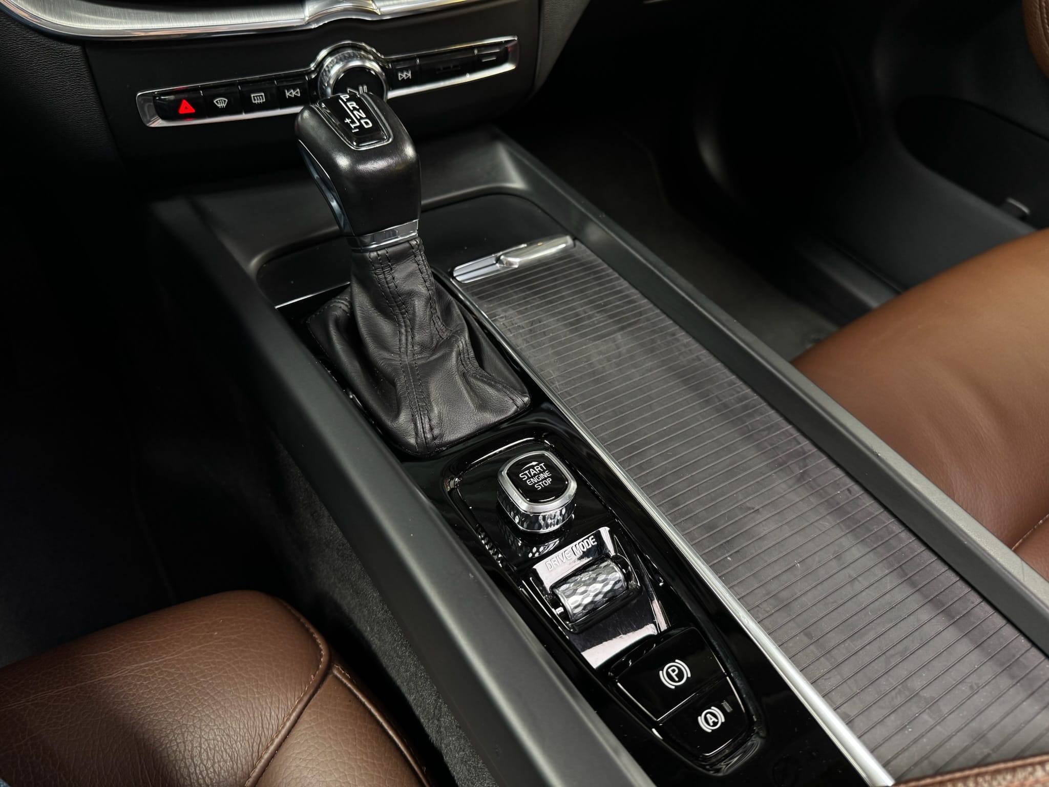 VOLVO XC60 2.0 T5 GASOLINA MOMENTUM AWD GEARTRONIC 2019/2019 - Foto 11