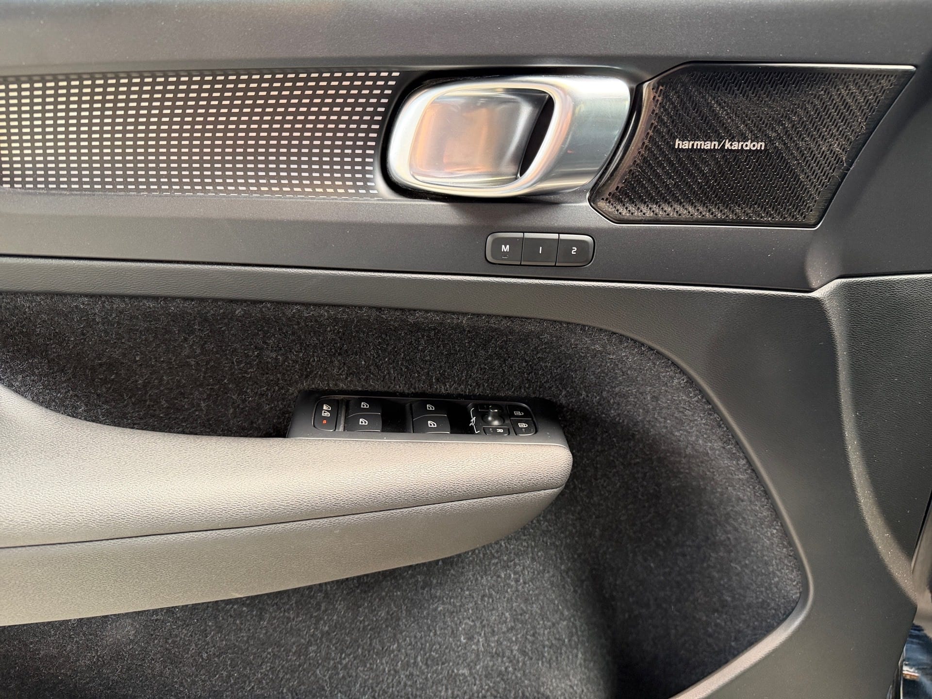 VOLVO XC40 2.0 T5 GASOLINA R-DESIGN AWD GEARTRONIC 2019/2020 - Foto 14