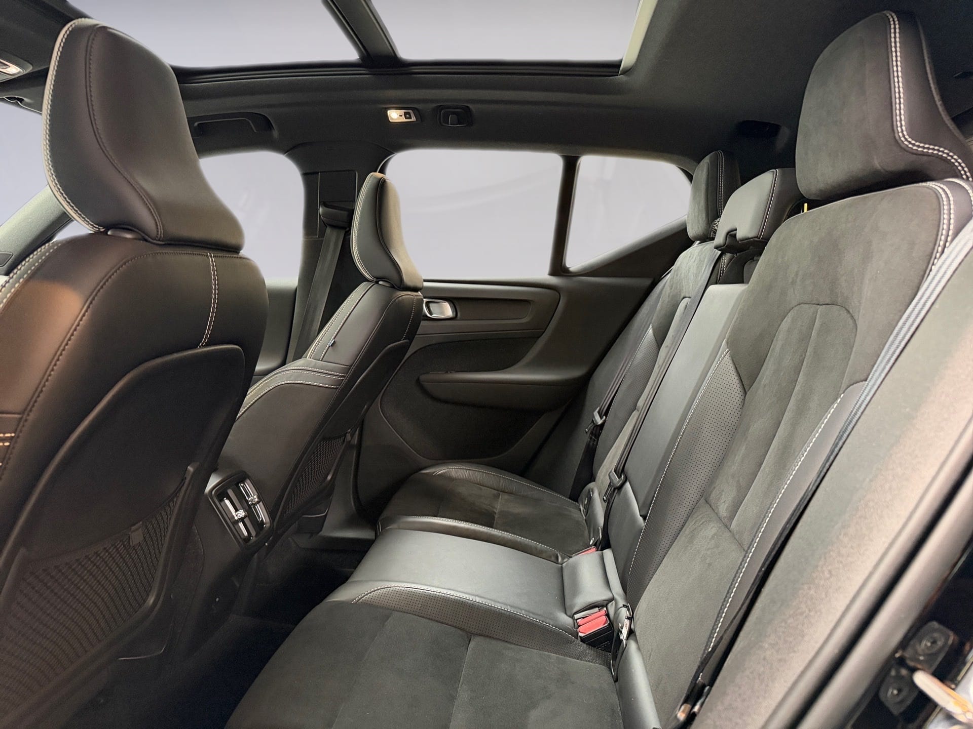 VOLVO XC40 2.0 T5 GASOLINA R-DESIGN AWD GEARTRONIC 2019/2020 - Foto 16