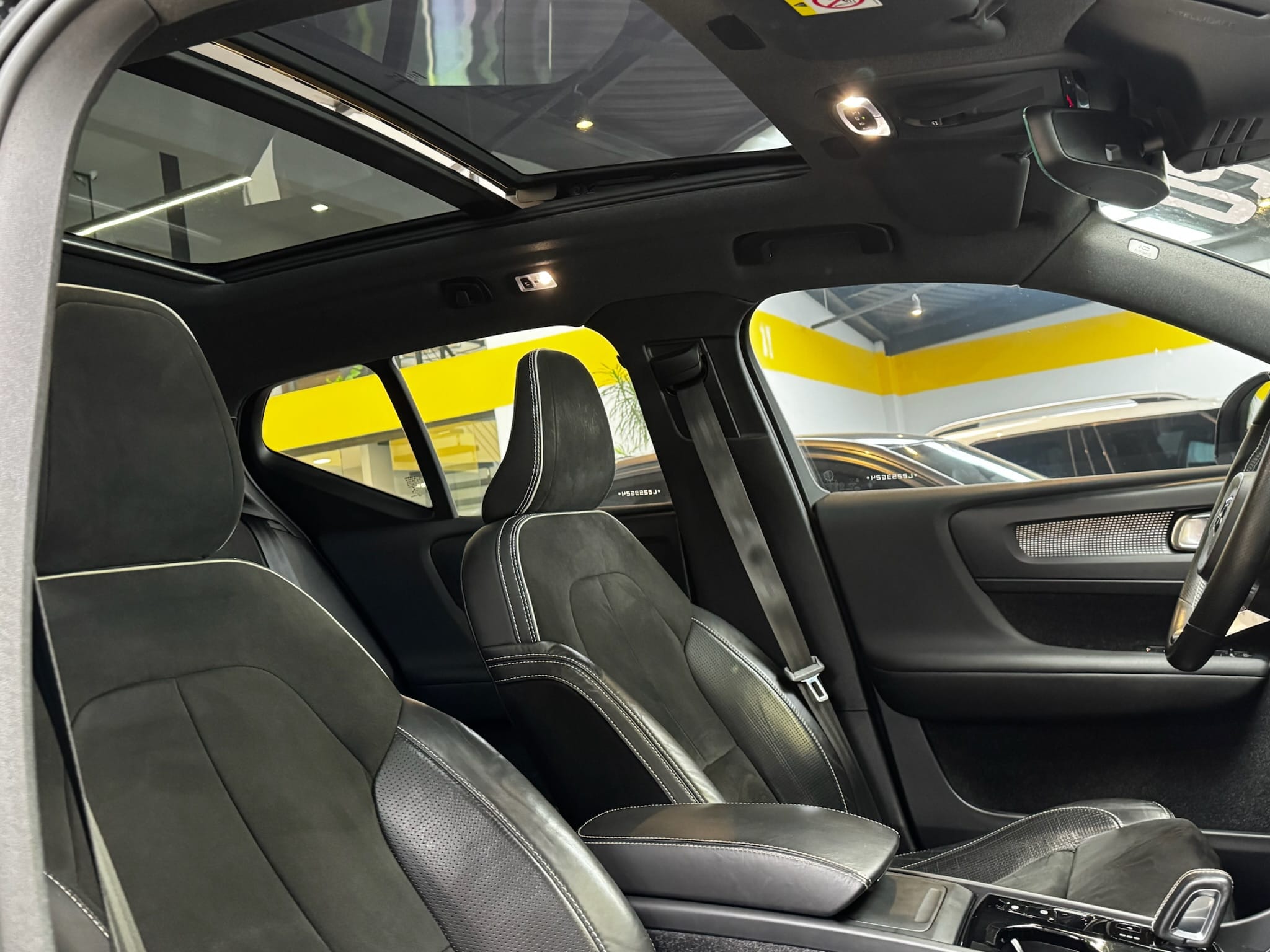 VOLVO XC40 2.0 T5 GASOLINA R-DESIGN AWD GEARTRONIC 2019/2020 - Foto 5