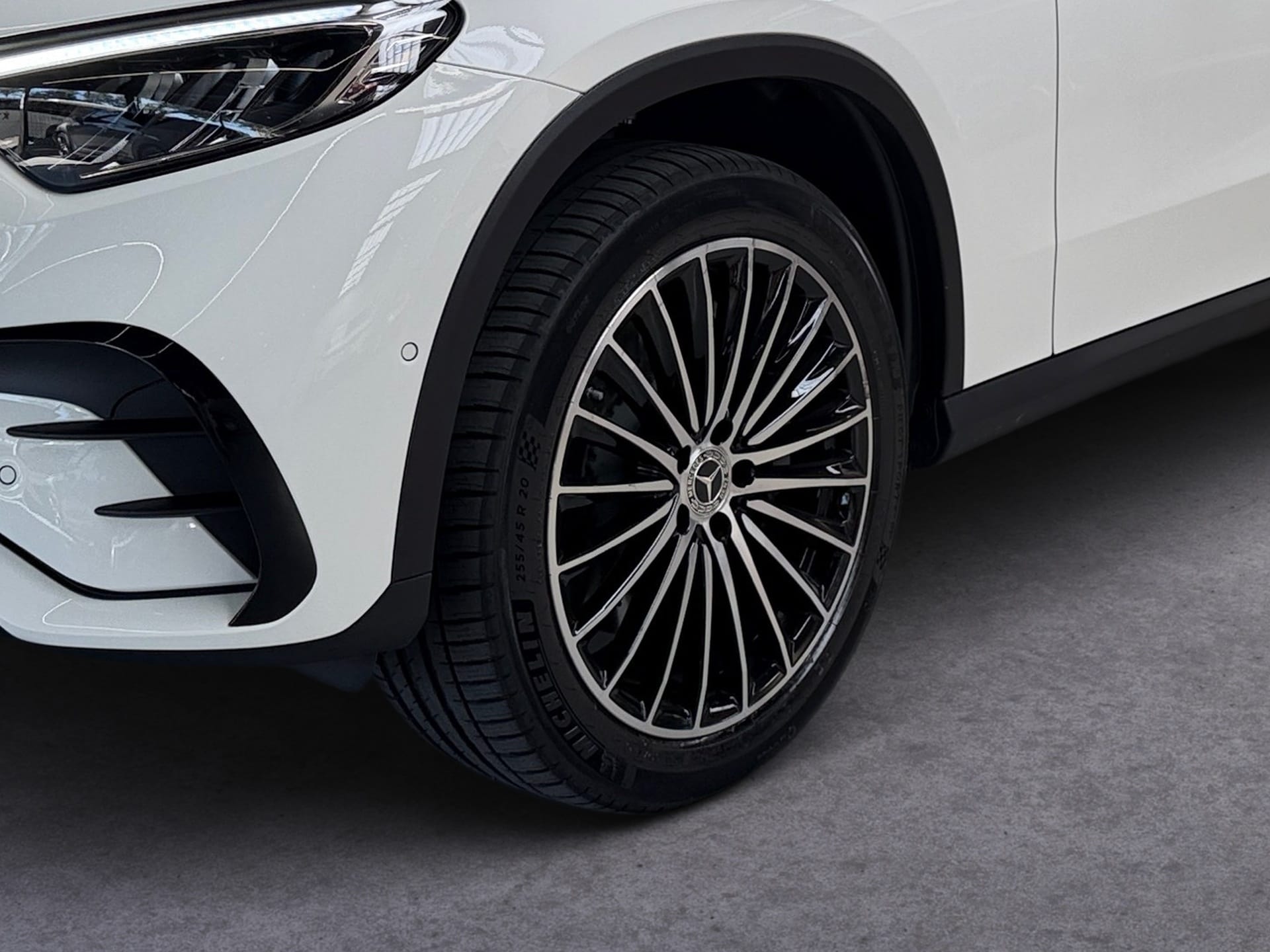 MERCEDES-BENZ GLC 300 2.0 MHEV AMG LINE 4MATIC 9G-TRONIC 2025/2026 - Foto 17