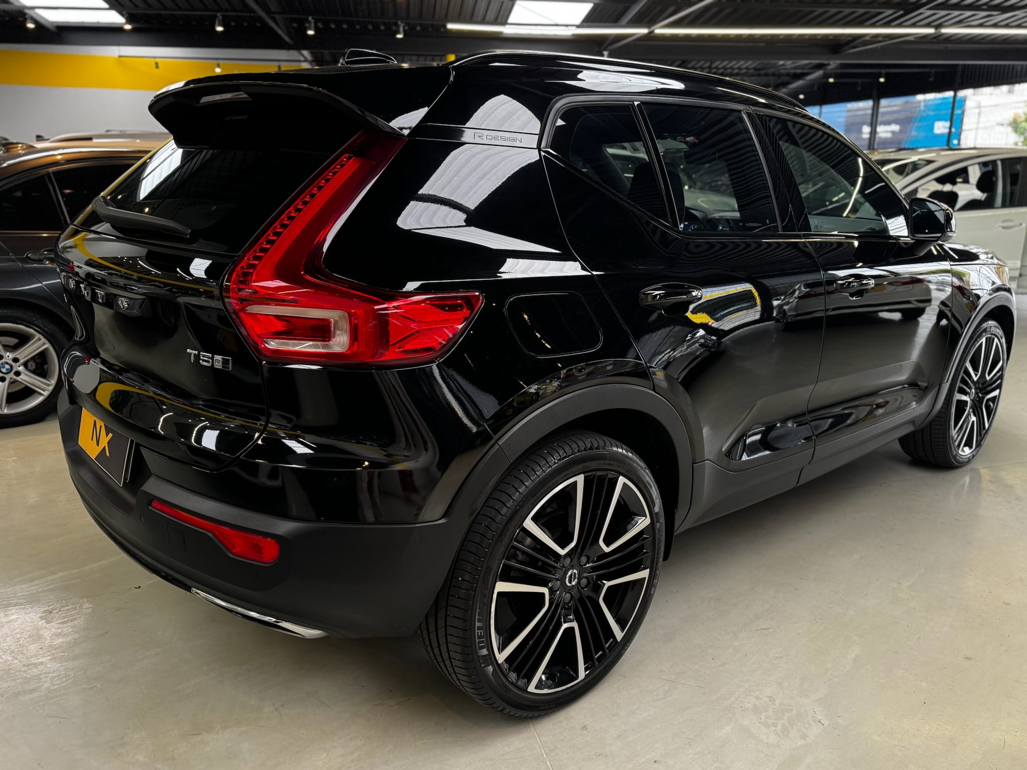 VOLVO XC40 2.0 T5 GASOLINA R-DESIGN AWD GEARTRONIC 2019/2020 - Foto 2