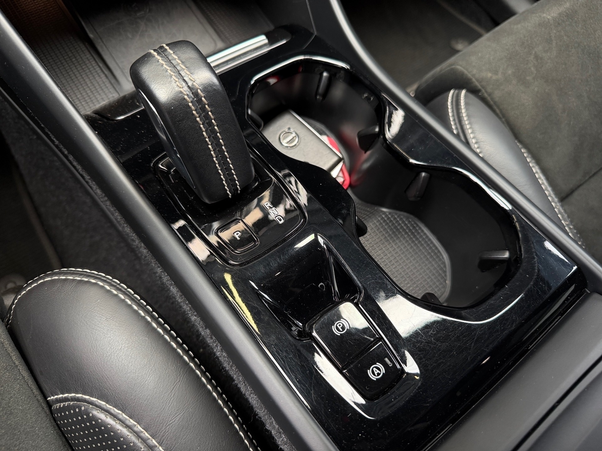 VOLVO XC40 2.0 T5 GASOLINA R-DESIGN AWD GEARTRONIC 2019/2020 - Foto 7