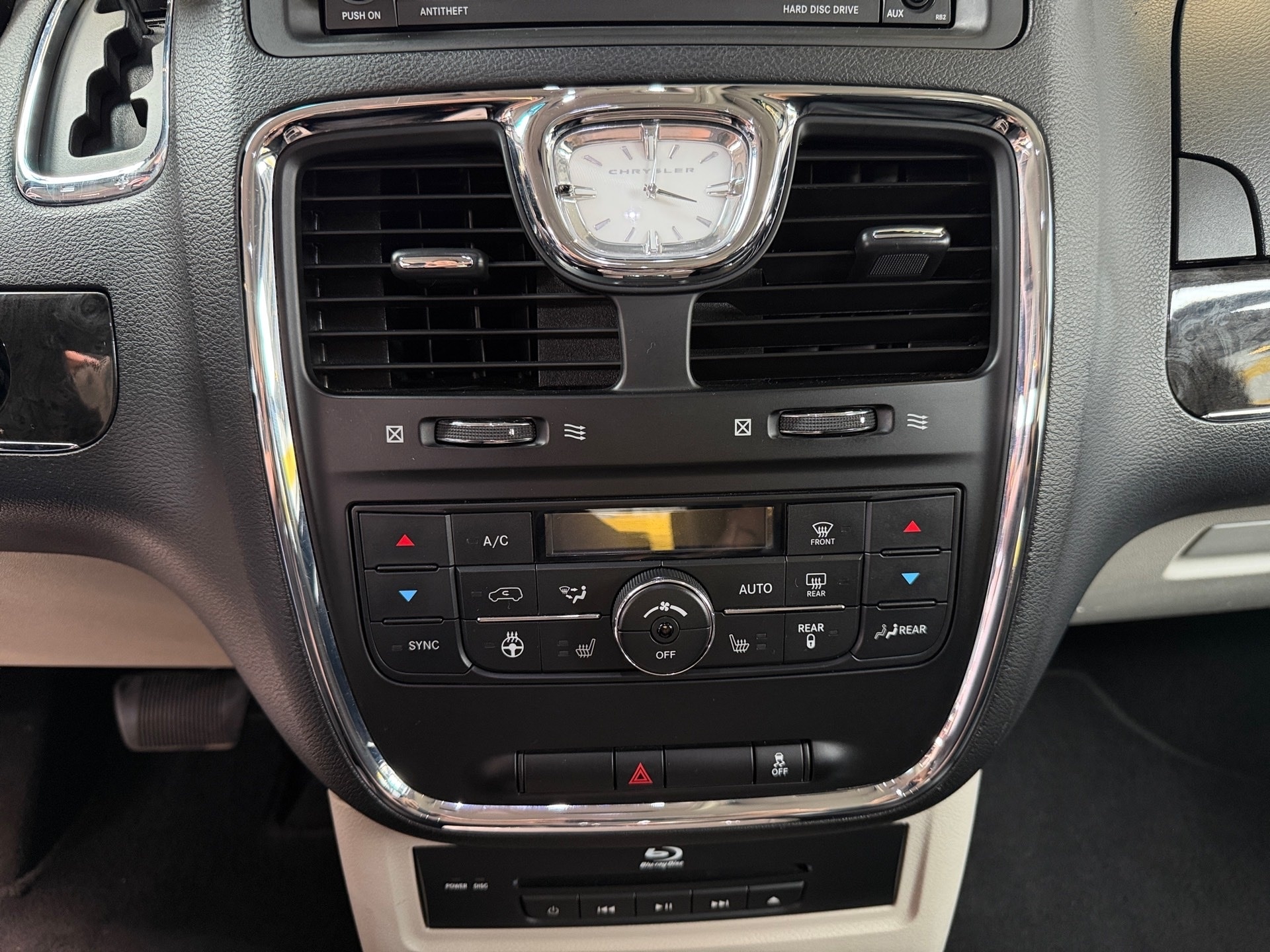 CHRYSLER TOWN & COUNTRY 3.6 LIMITED V6 24V GASOLINA 4P AUTOMÁTICO 2015/2015 - Foto 7