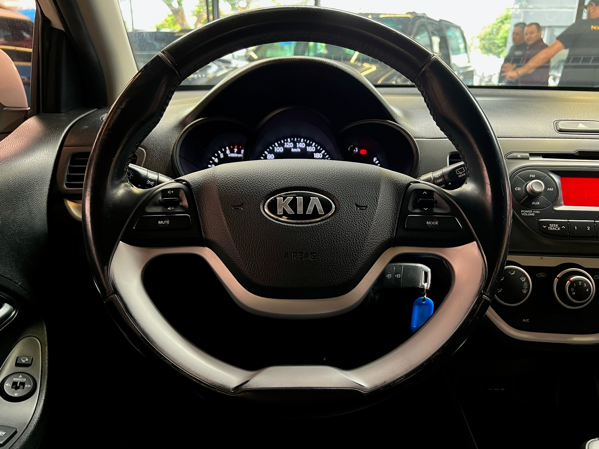 KIA Picanto 1.0 EX 12V FLEX 4P AUTOMÁTICO 2014/2014 - Foto 9