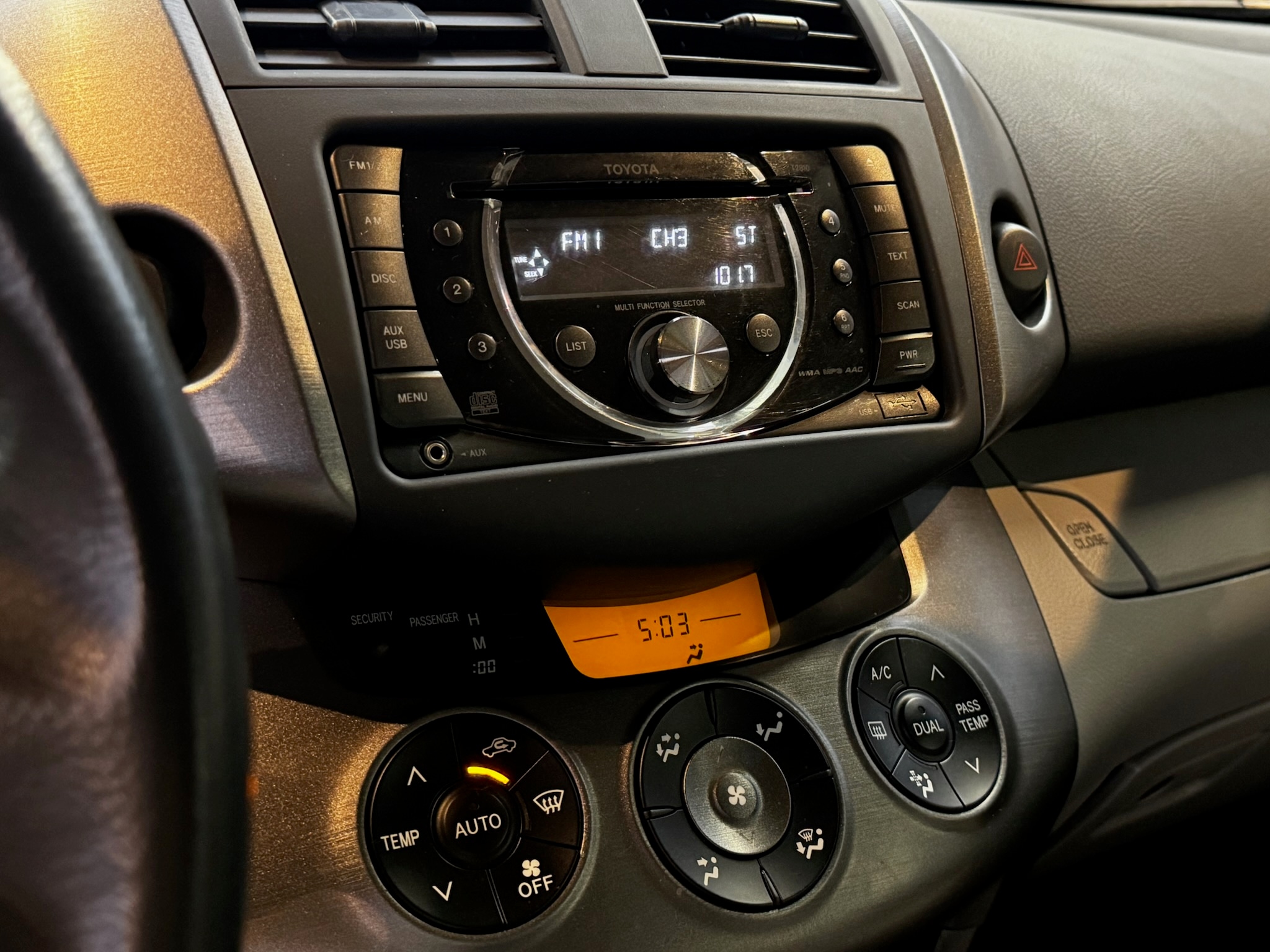 TOYOTA RAV4 2.4 4X2 16V GASOLINA 4P AUTOMÁTICO 2011/2011 - Foto 8