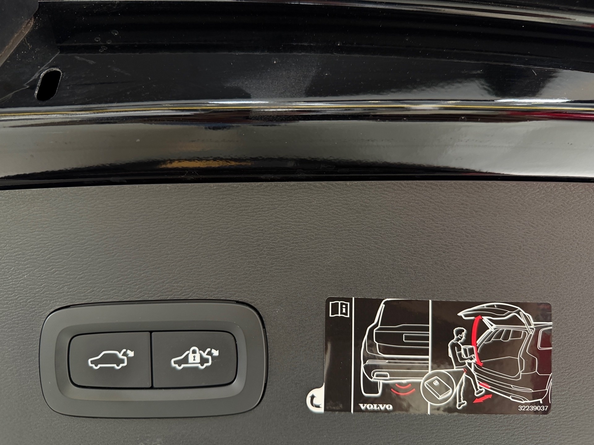 VOLVO XC40 2.0 T5 GASOLINA R-DESIGN AWD GEARTRONIC 2019/2020 - Foto 11