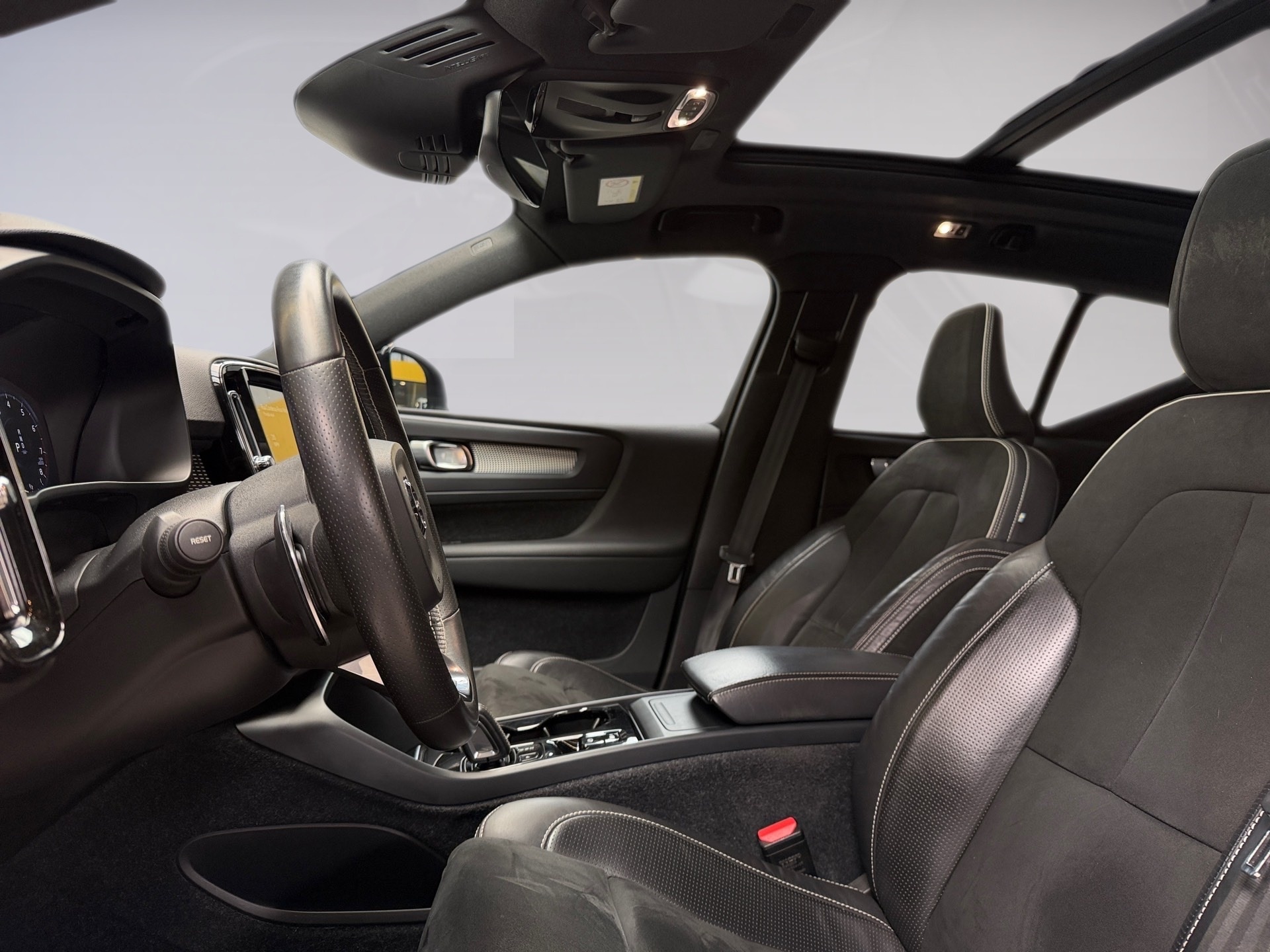 VOLVO XC40 2.0 T5 GASOLINA R-DESIGN AWD GEARTRONIC 2019/2020 - Foto 8