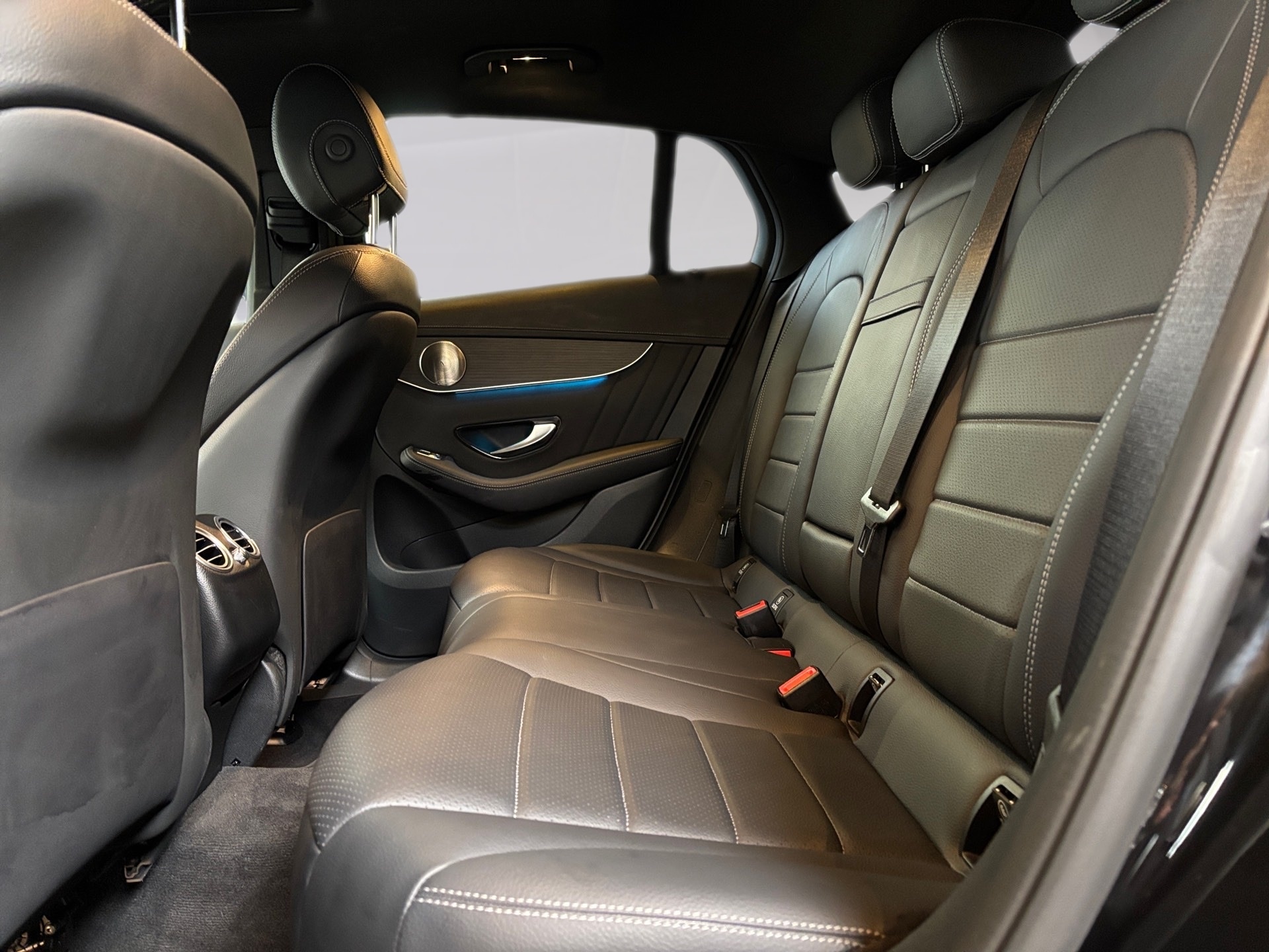 MERCEDES-BENZ GLC 300 2.0 CGI GASOLINA COUPÉ AMG LINE 4MATIC 9G-TRONIC 2023/2023 - Foto 5
