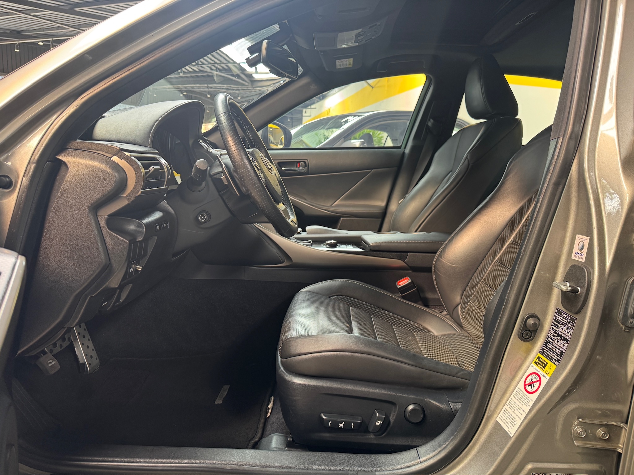 LEXUS IS250 F-SPORT 2.5 V6 24V GASOLINA 4P AUTOMÁTICO 2013/2014 - Foto 5