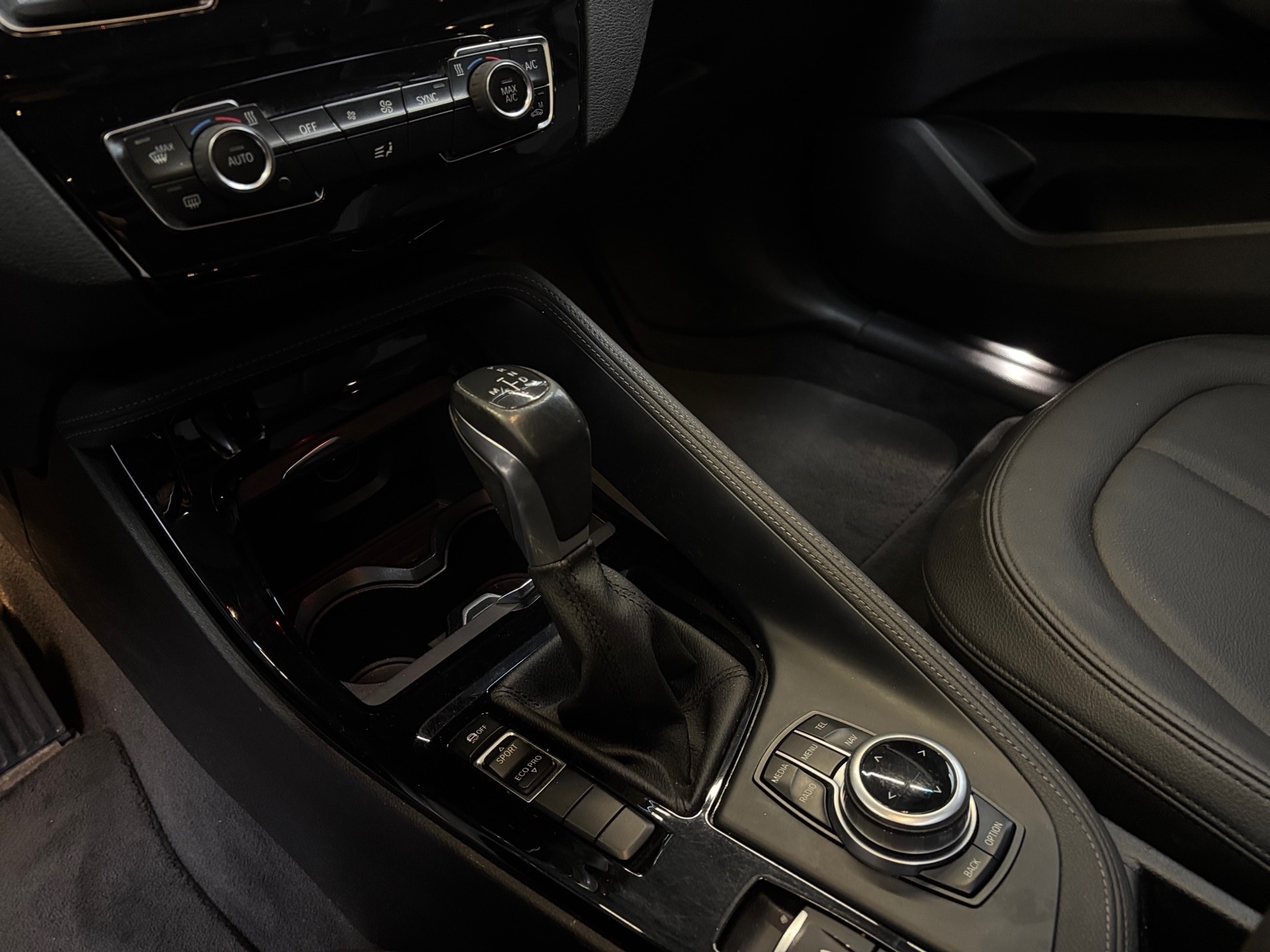 BMW X1 2.0 16V TURBO ACTIVEFLEX SDRIVE20I X-LINE 4P AUTOMÁTICO 2016/2017 - Foto 14