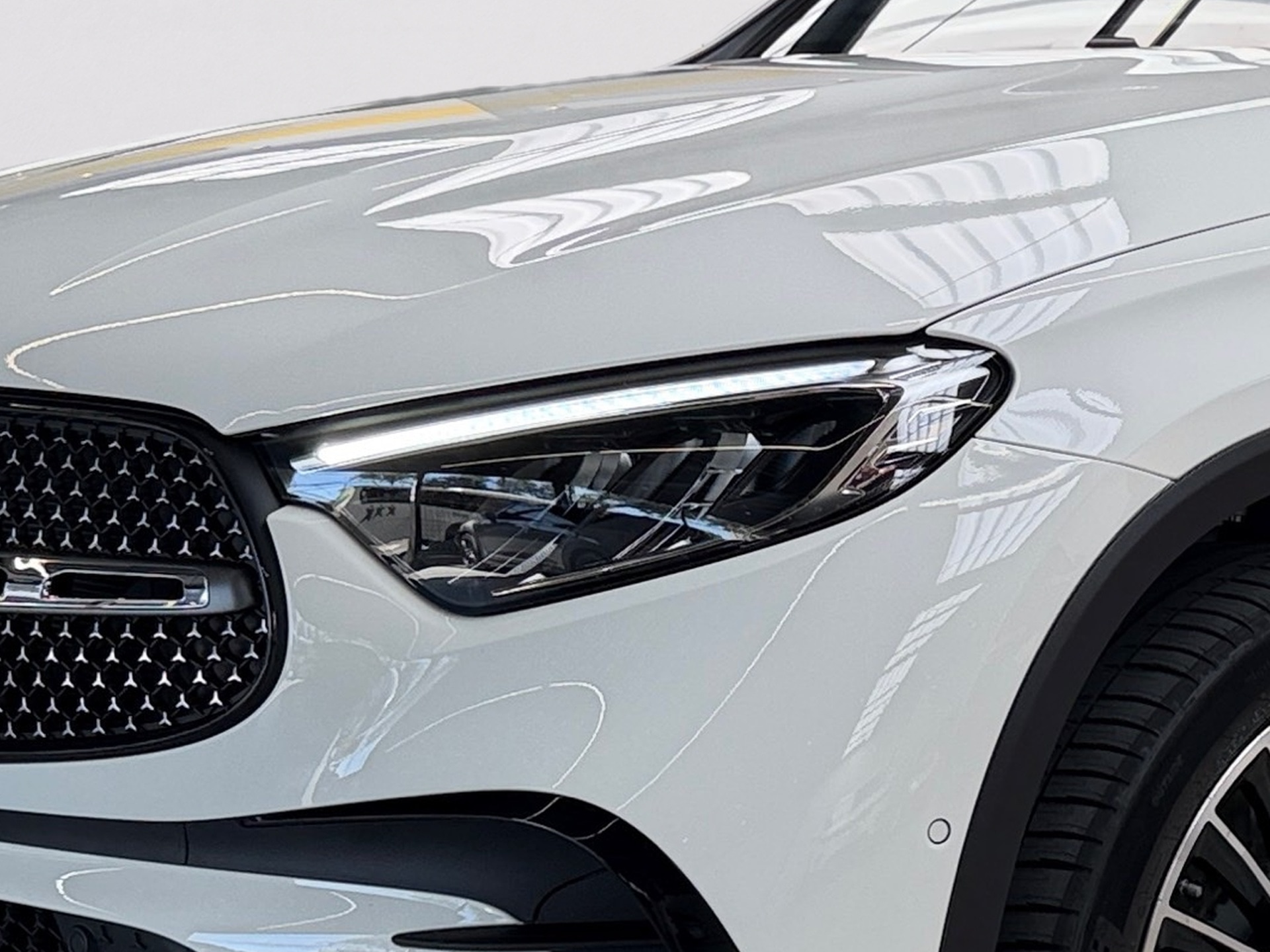 MERCEDES-BENZ GLC 300 2.0 MHEV AMG LINE 4MATIC 9G-TRONIC 2025/2026 - Foto 18