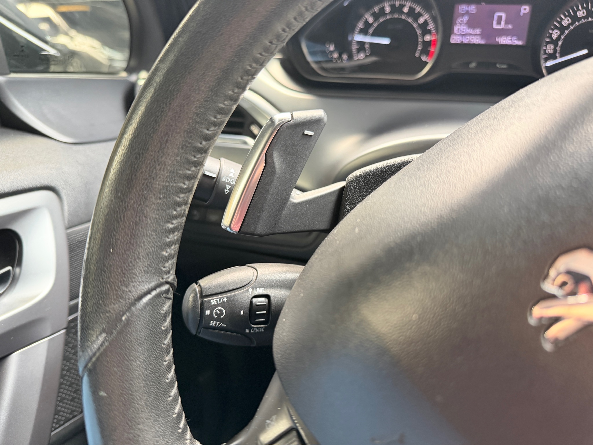 PEUGEOT 208 1.6 GRIFFE 16V FLEX 4P AUTOMÁTICO 2015/2016 - Foto 5