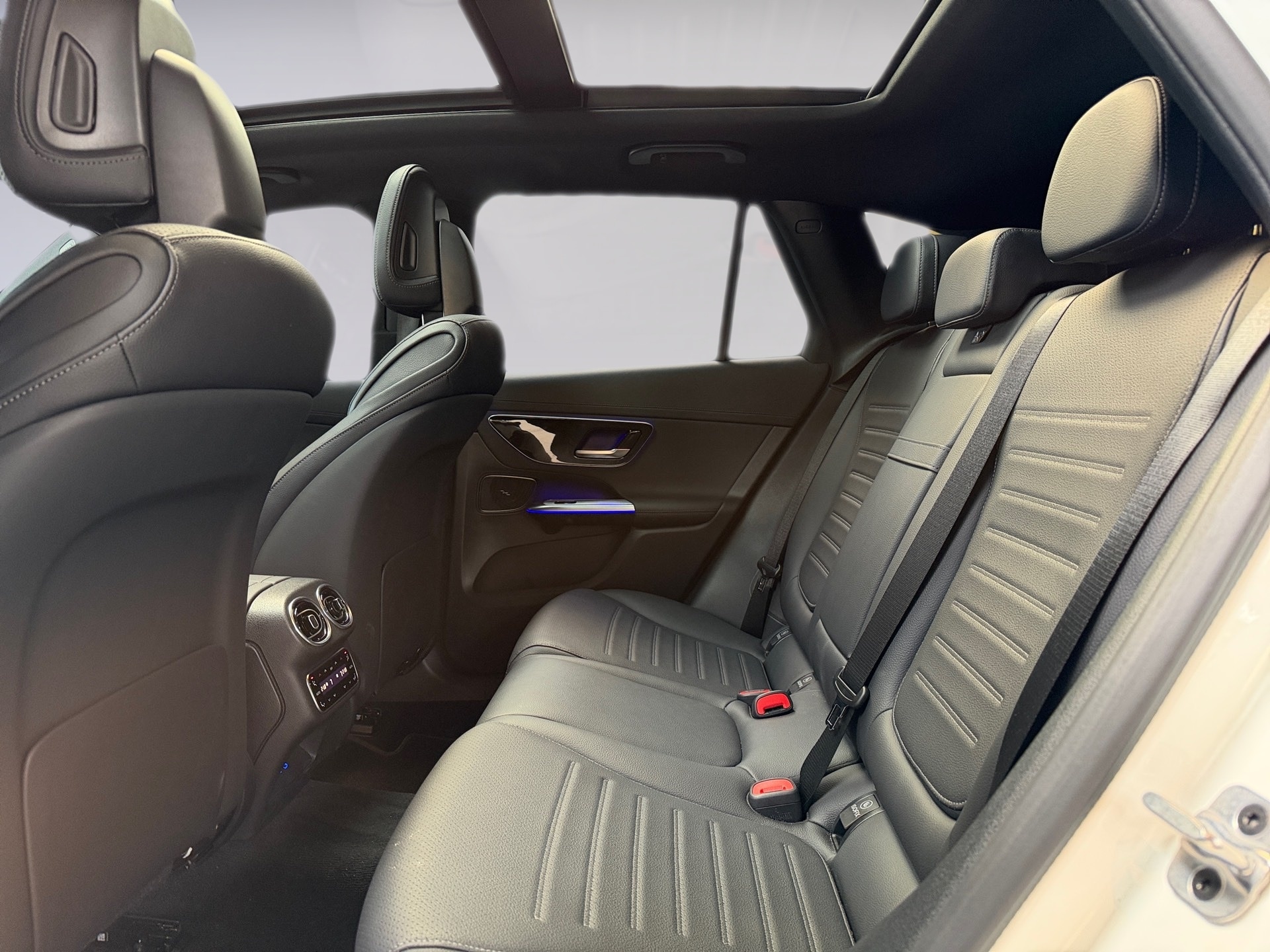 MERCEDES-BENZ GLC 300 2.0 MHEV AMG LINE 4MATIC 9G-TRONIC 2025/2026 - Foto 5