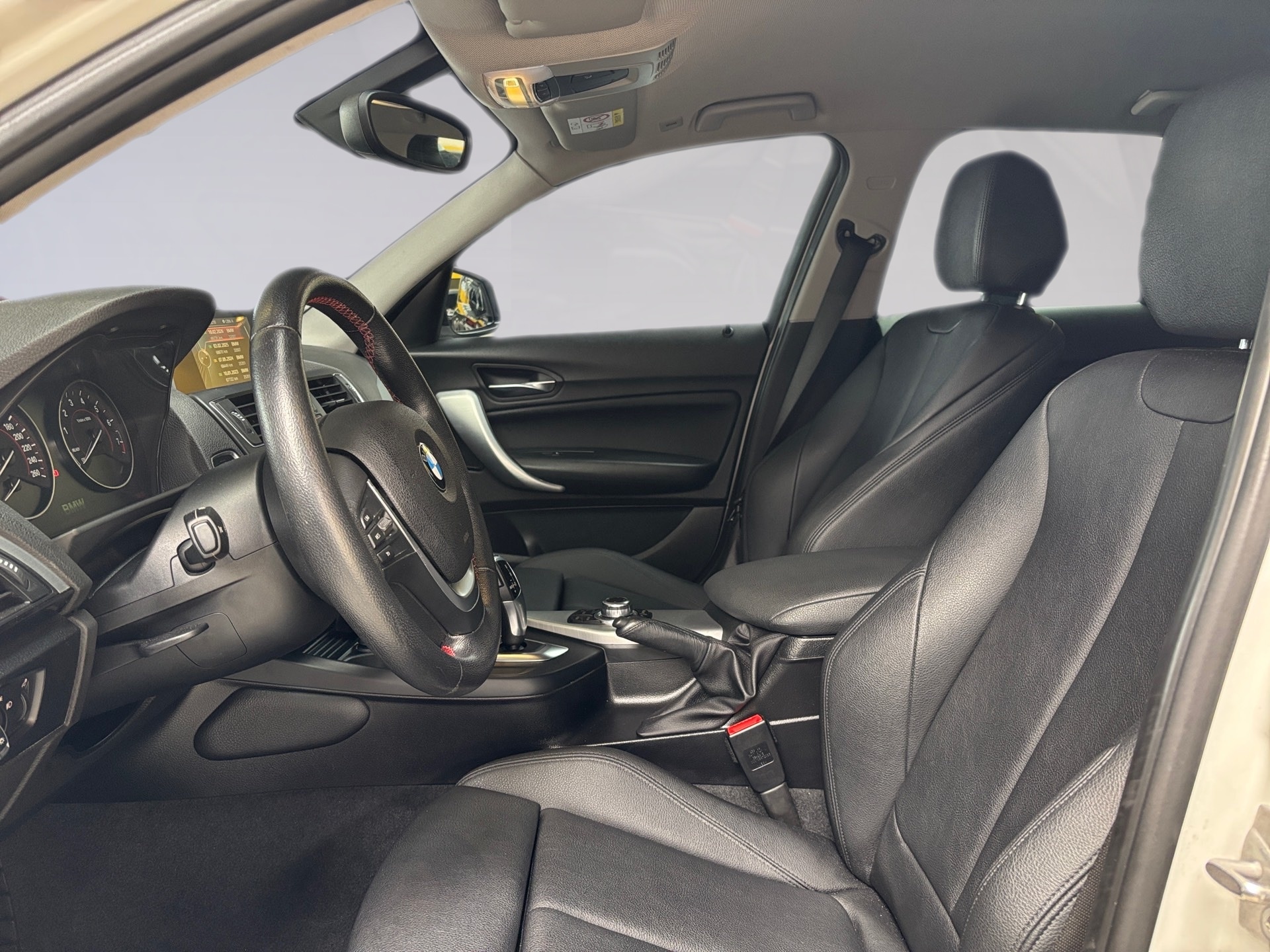 BMW 120i 2.0 16V SPORT GP ACTIVEFLEX 4P AUTOMÁTICO 2015/2016 - Foto 14