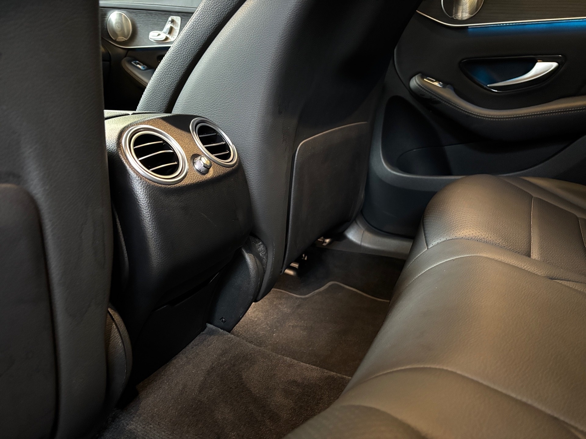 MERCEDES-BENZ GLC 300 2.0 CGI GASOLINA COUPÉ AMG LINE 4MATIC 9G-TRONIC 2023/2023 - Foto 6