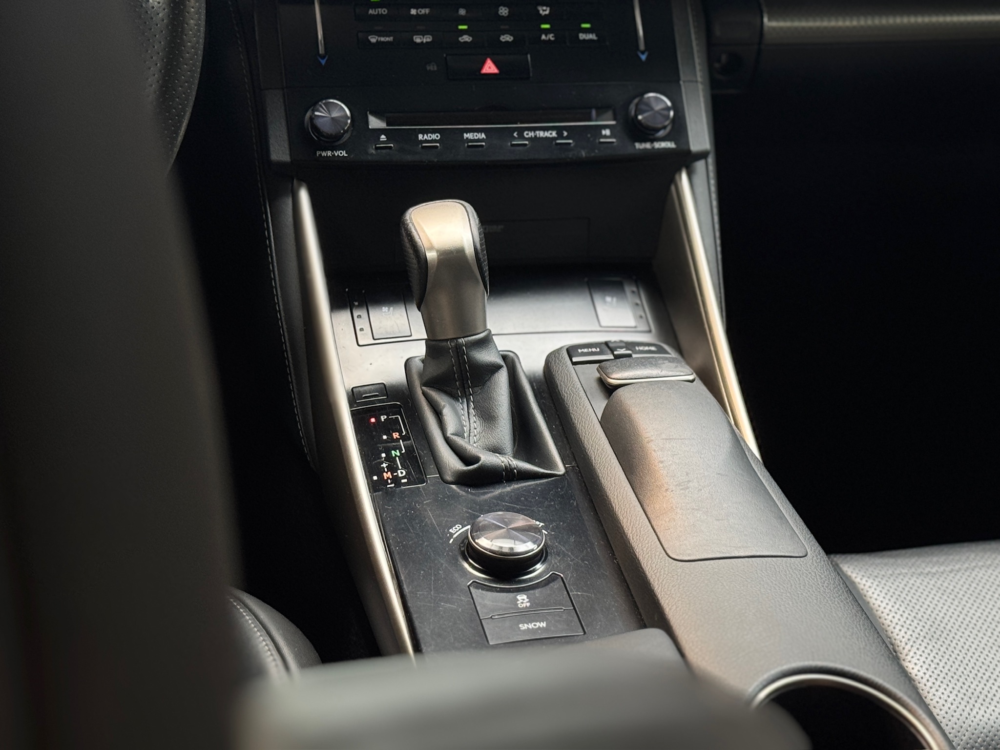 LEXUS IS250 F-SPORT 2.5 V6 24V GASOLINA 4P AUTOMÁTICO 2013/2014 - Foto 9