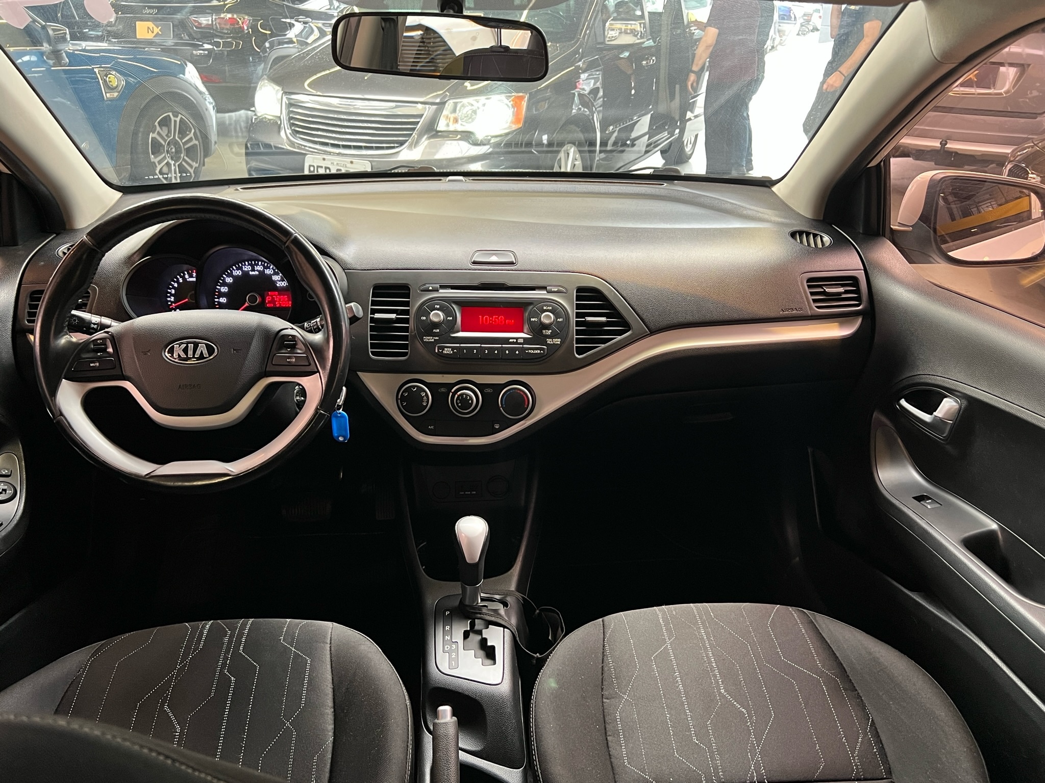 KIA Picanto 1.0 EX 12V FLEX 4P AUTOMÁTICO 2014/2014 - Foto 8