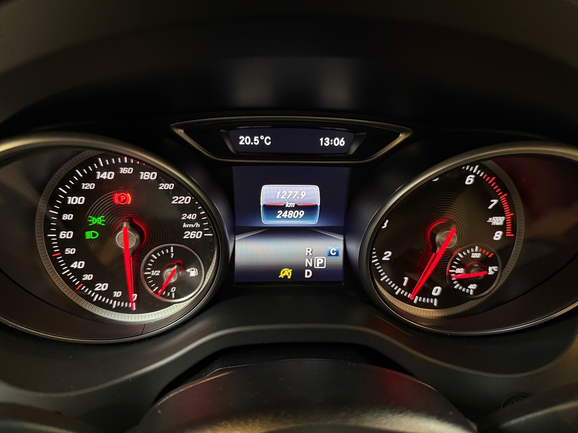 MERCEDES-BENZ GLA 200 1.6 CGI FLEX STYLE 7G-DCT 2019/2020 - Foto 8