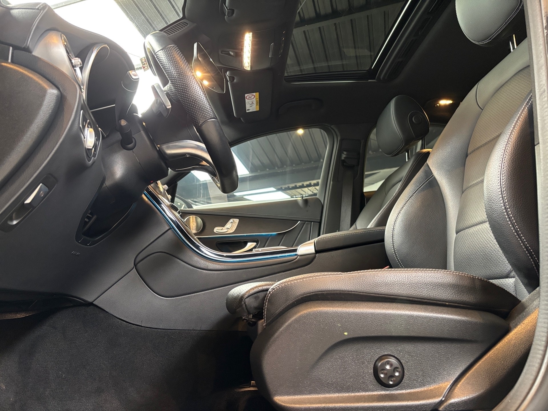 MERCEDES-BENZ GLC 300 2.0 CGI GASOLINA COUPÉ AMG LINE 4MATIC 9G-TRONIC 2023/2023 - Foto 10