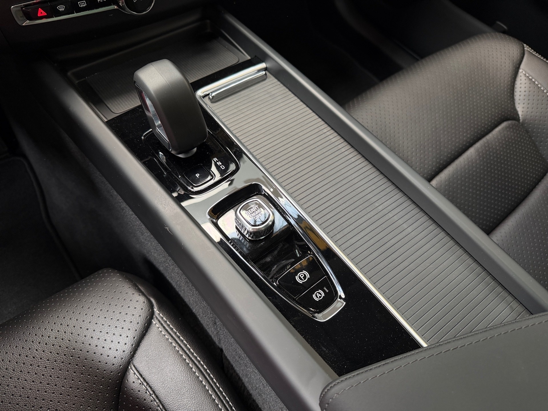 VOLVO XC60 2.0 T8 PHEV PLUS AWD GEARTRONIC 2025/2026 - Foto 12