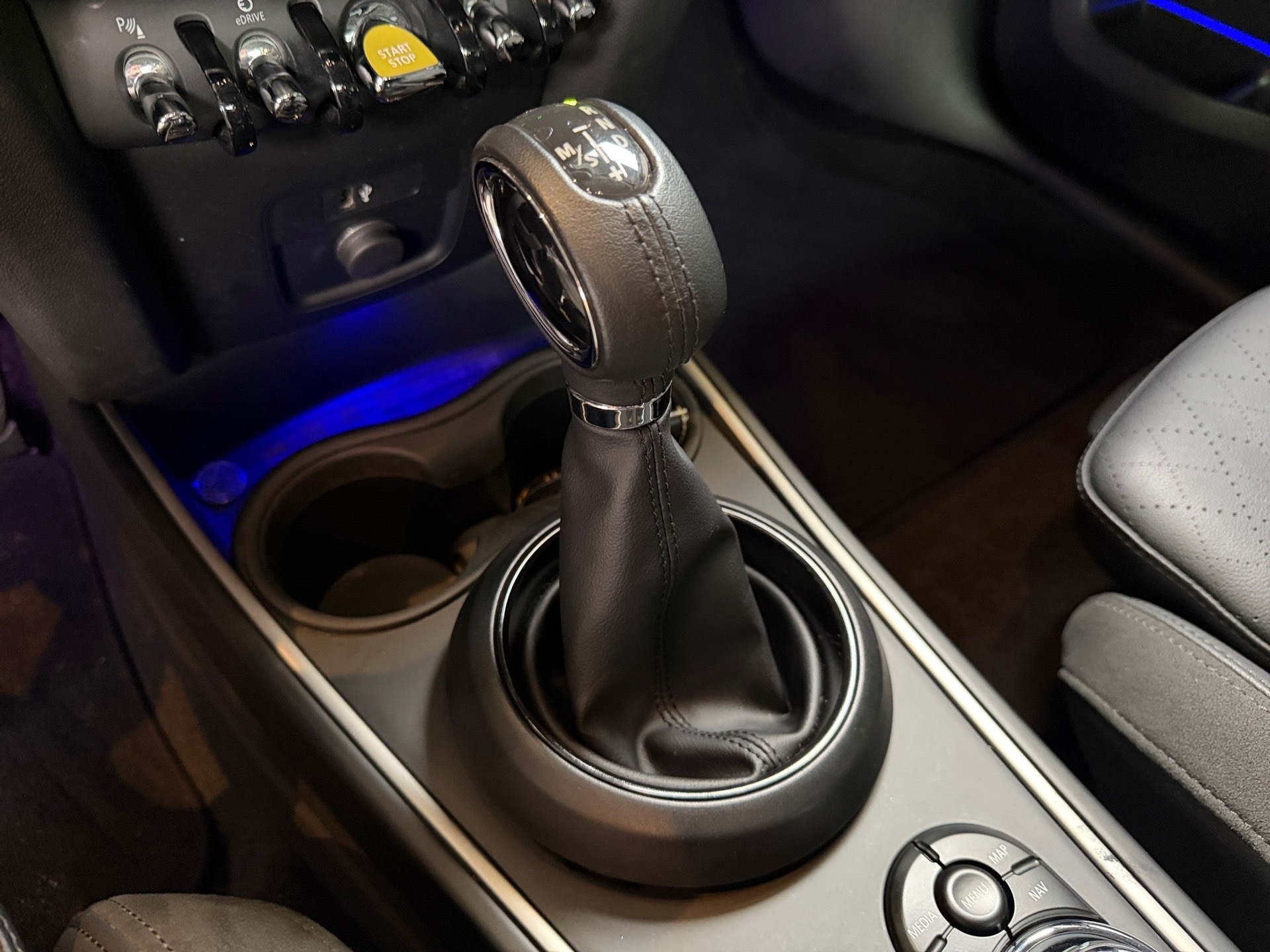 MINI COUNTRYMAN 1.5 12V TWINPOWER TURBO HYBRID COOPER S E ALL4 STEPTRONIC 2021/2022 - Foto 8