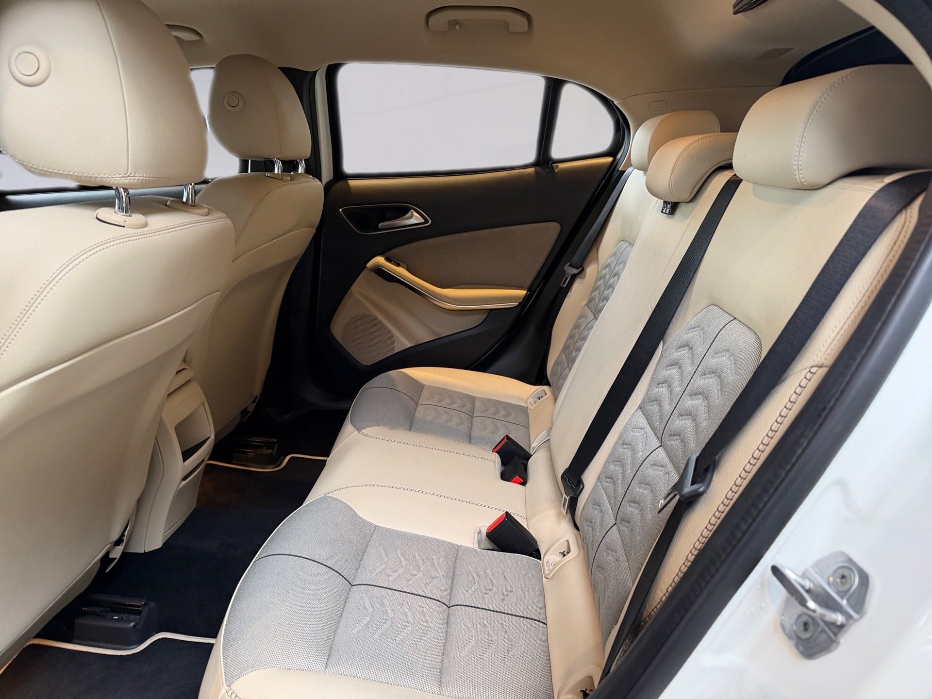MERCEDES-BENZ GLA 200 1.6 CGI FLEX STYLE 7G-DCT 2019/2020 - Foto 5