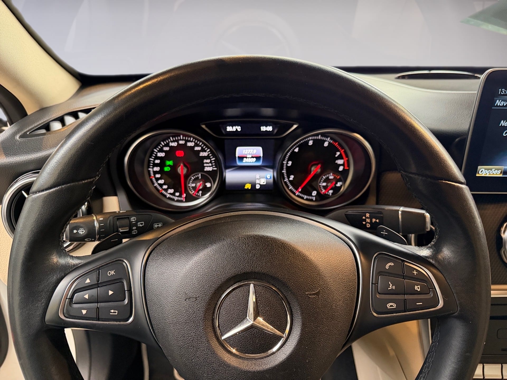 MERCEDES-BENZ GLA 200 1.6 CGI FLEX STYLE 7G-DCT 2019/2020 - Foto 14