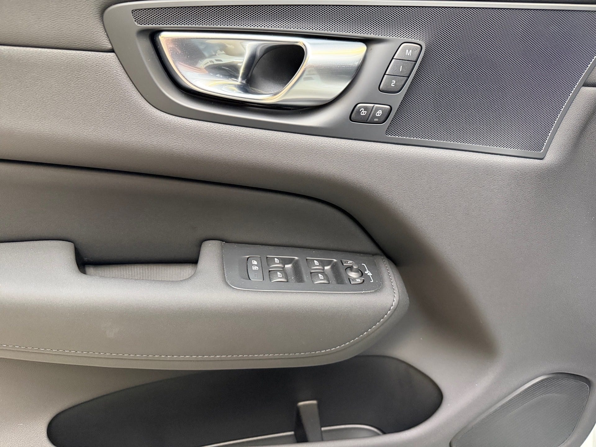 VOLVO XC60 2.0 T8 PHEV PLUS AWD GEARTRONIC 2025/2026 - Foto 13