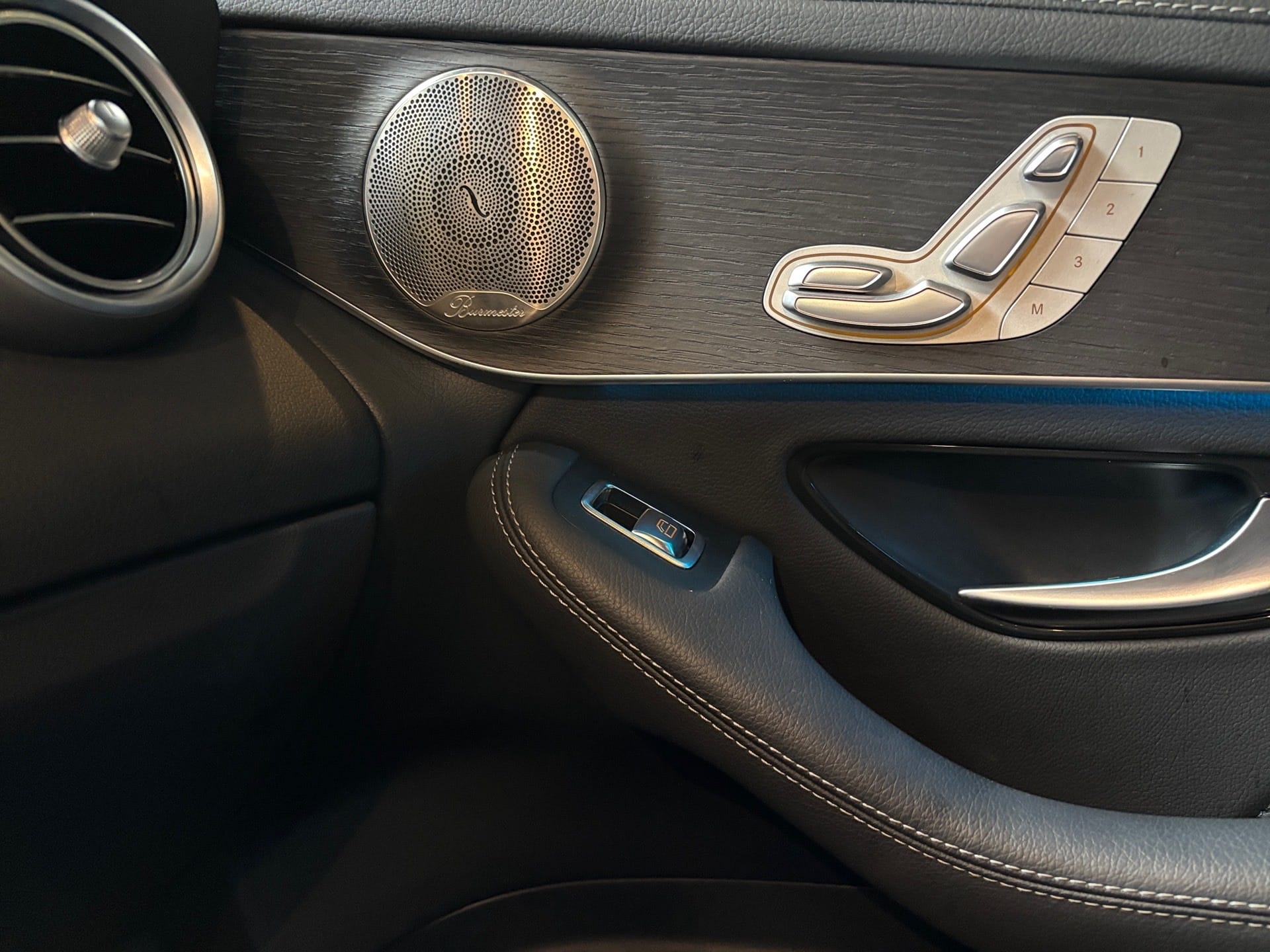 MERCEDES-BENZ GLC 300 2.0 CGI GASOLINA COUPÉ AMG LINE 4MATIC 9G-TRONIC 2023/2023 - Foto 8