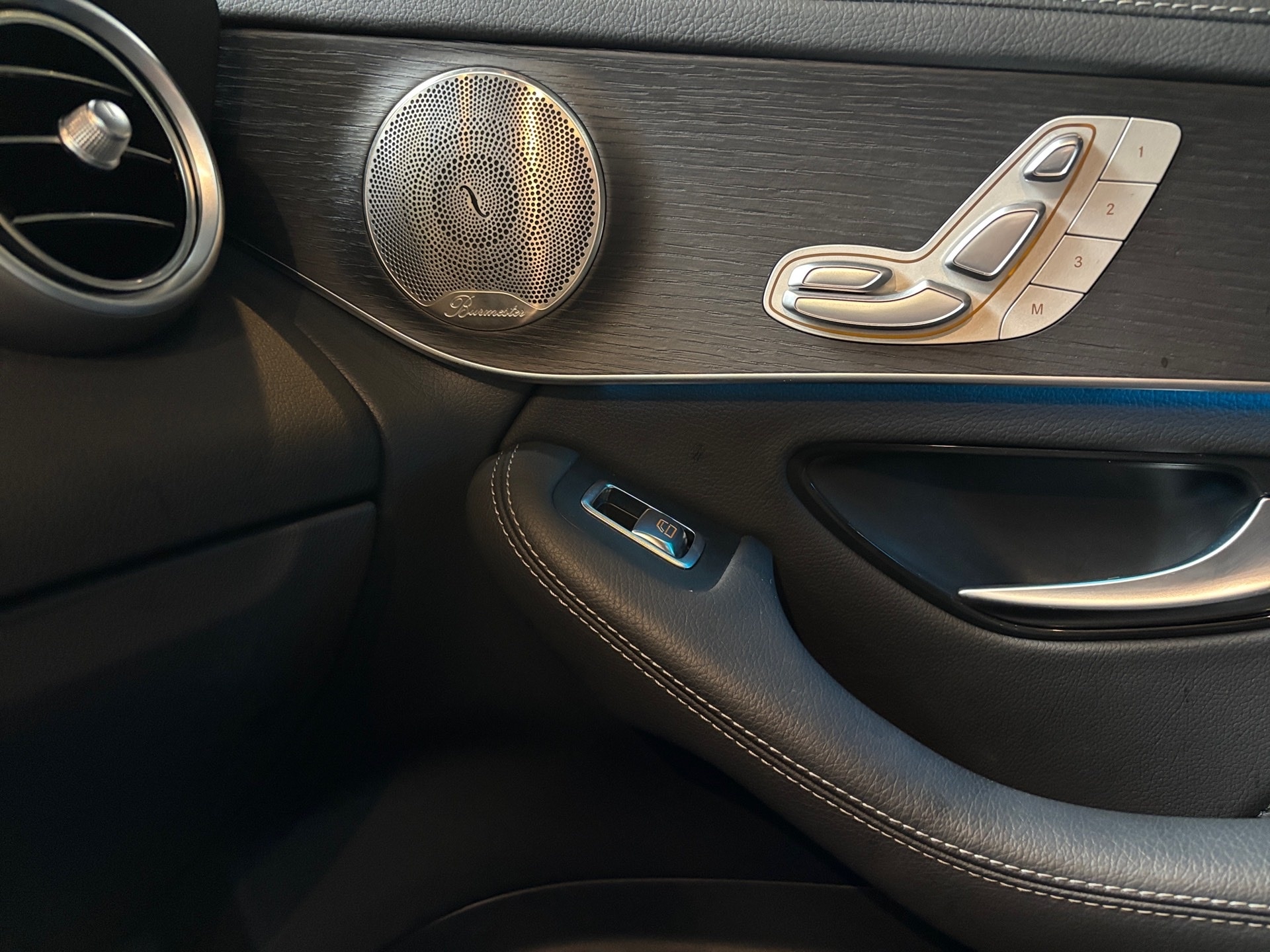 MERCEDES-BENZ GLC 300 2.0 CGI GASOLINA COUPÉ AMG LINE 4MATIC 9G-TRONIC 2023/2023 - Foto 8