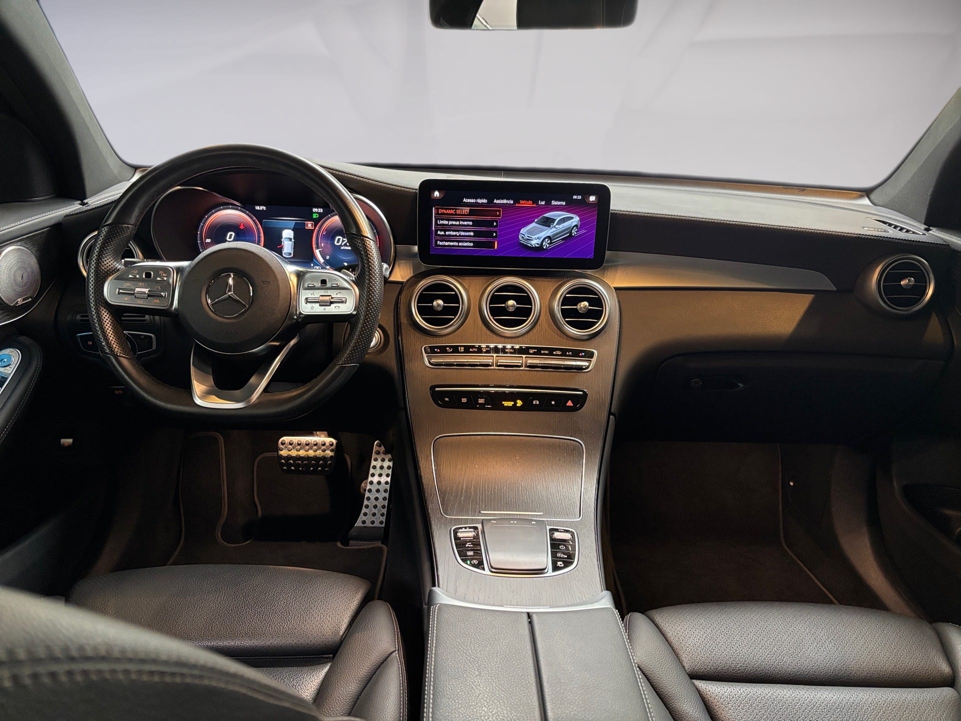 MERCEDES-BENZ GLC 300 2.0 CGI GASOLINA COUPÉ AMG LINE 4MATIC 9G-TRONIC 2023/2023 - Foto 13