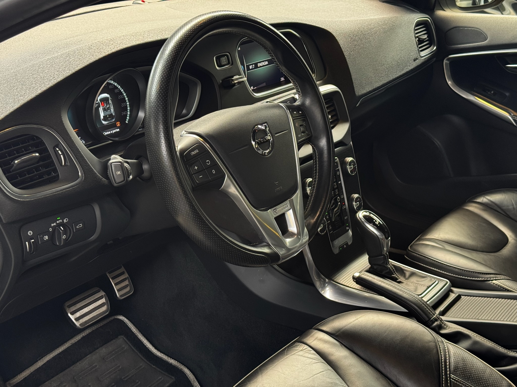 VOLVO V40 2.0 T5 R-DESIGN GASOLINA 4P AUTOMÁTICO 2018/2018 - Foto 5