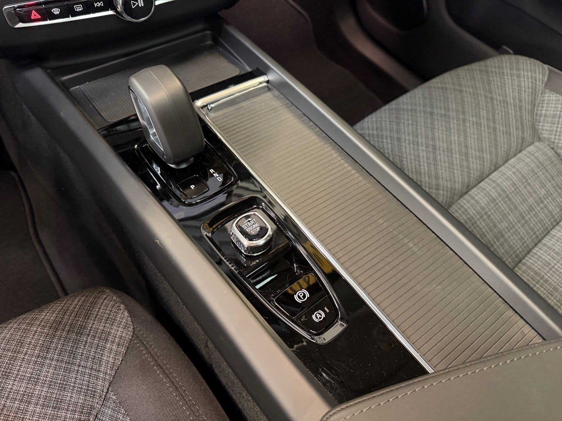 VOLVO XC60 2.0 T8 PHEV PLUS AWD GEARTRONIC 2025/2026 - Foto 14