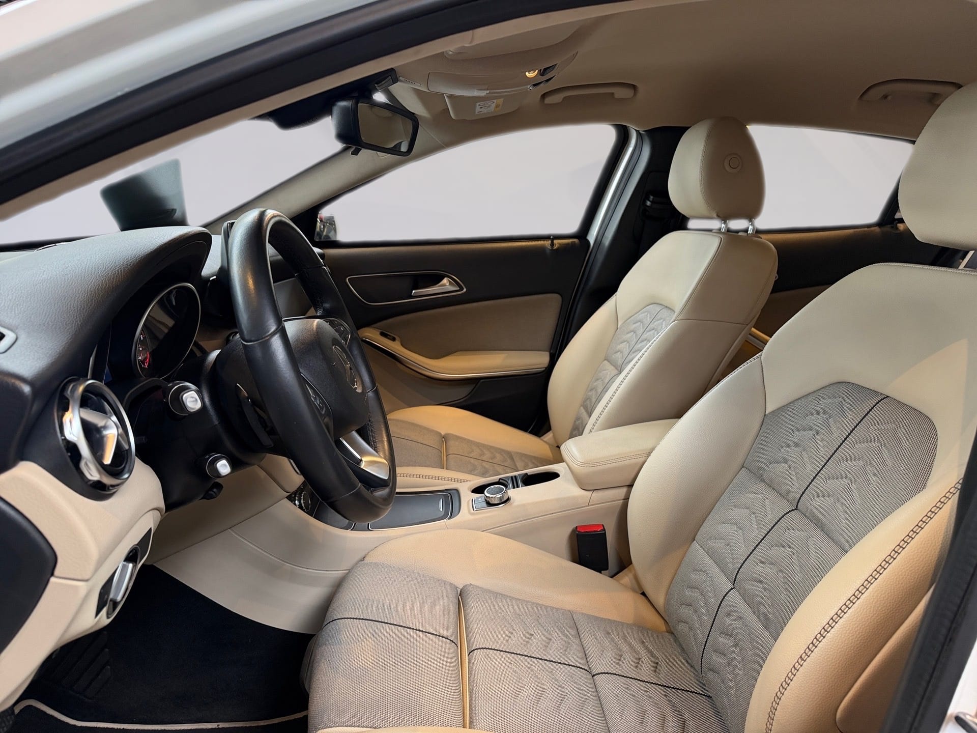 MERCEDES-BENZ GLA 200 1.6 CGI FLEX STYLE 7G-DCT 2019/2020 - Foto 15