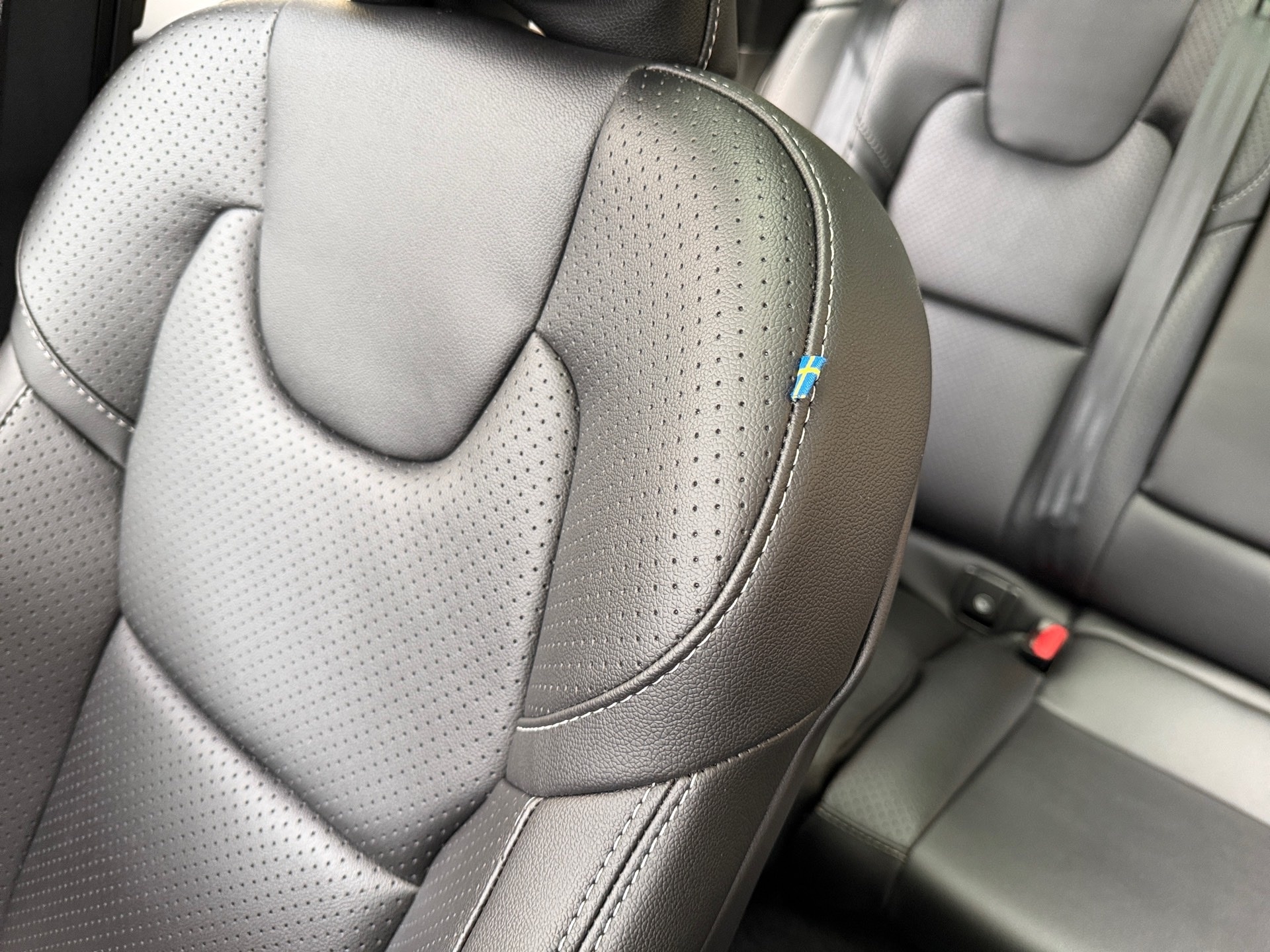 VOLVO XC60 2.0 T8 PHEV PLUS AWD GEARTRONIC 2025/2026 - Foto 8