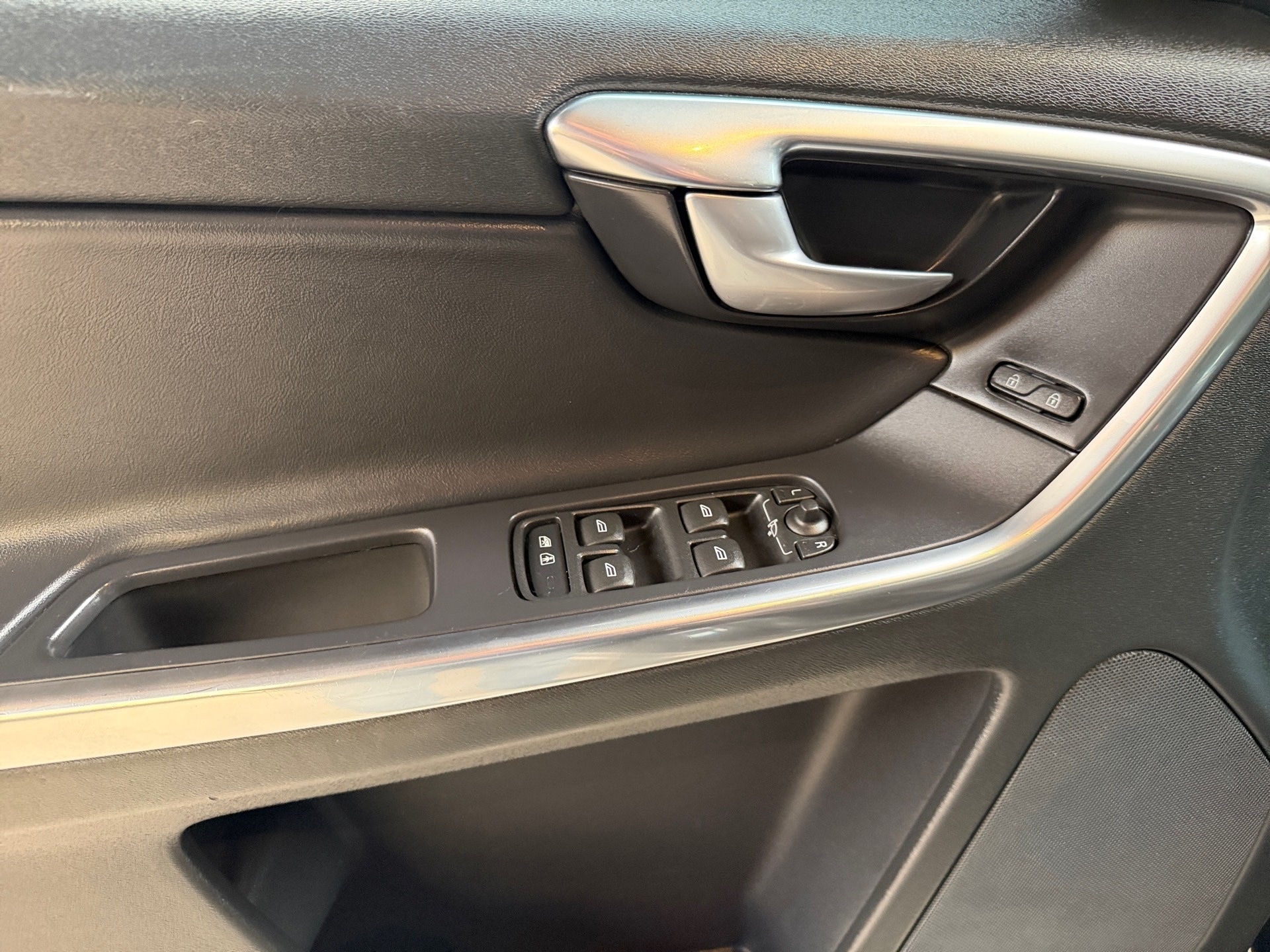 VOLVO XC60 2.0 T5 R-DESIGN GASOLINA 4P AUTOMÁTICO 2012/2013 - Foto 9
