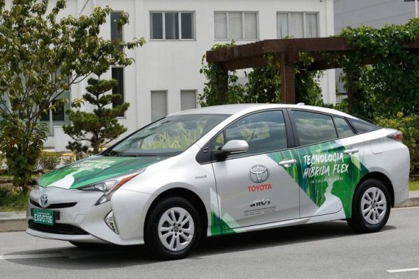 Toyota mostra primeiro híbrido flex do mundo