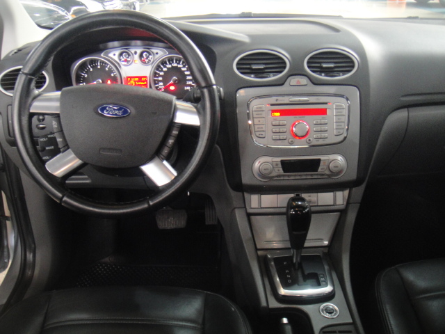 Ford focus ghia sedan 2011